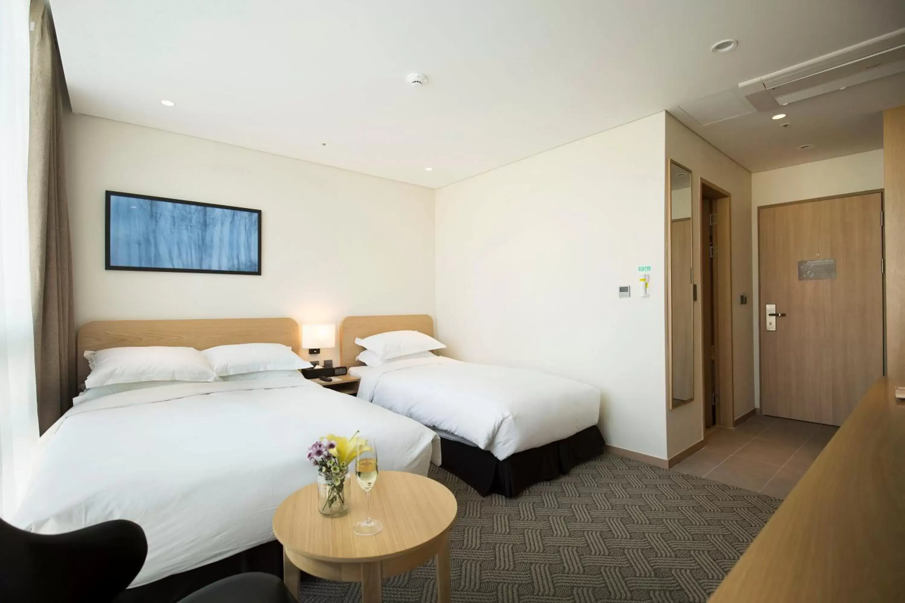 Family Room with Side Sea View in Best Western Haeundae Hotel Family Room with Side Sea View in Best Western Haeundae Hotel