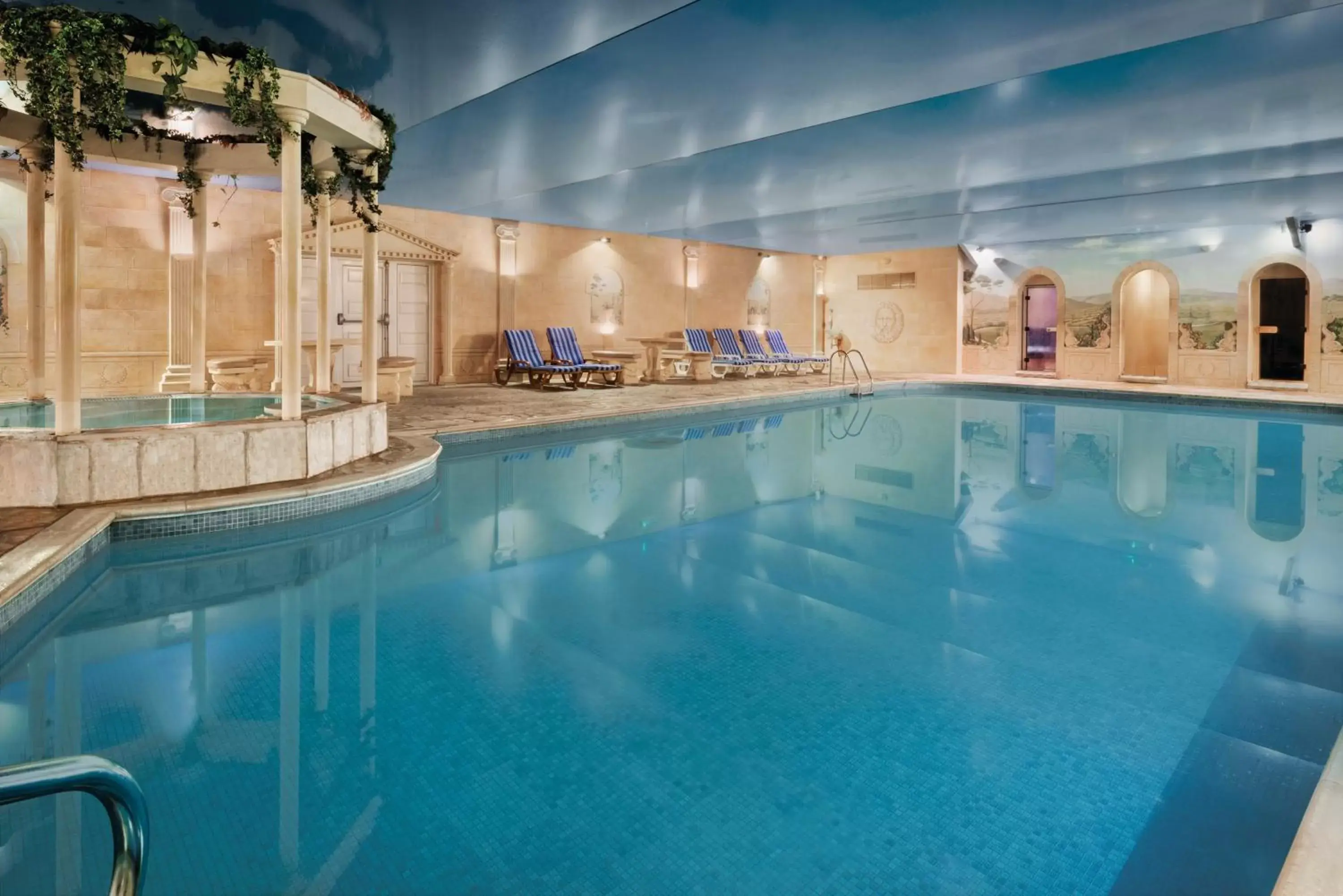 Swimming Pool in Cwrt Bleddyn Hotel & Spa