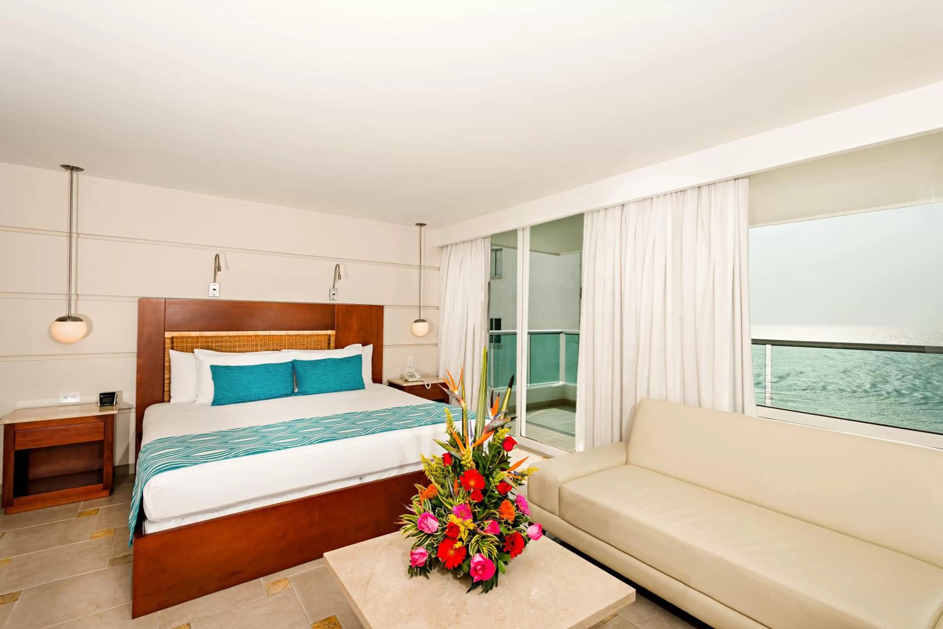 Photo of the whole room, Bed in Hotel Dann Cartagena