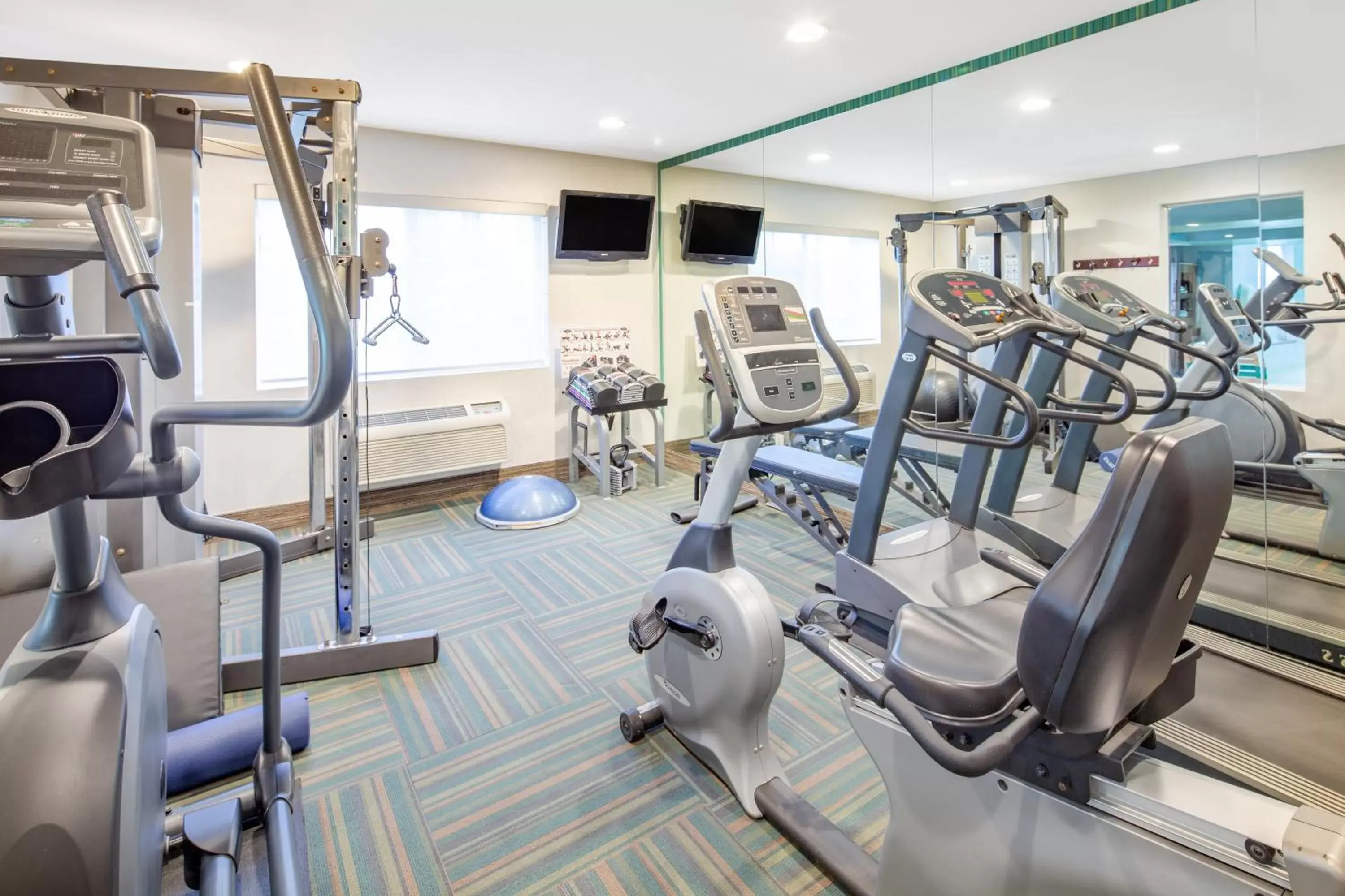 Spa and wellness centre/facilities, Fitness Center/Facilities in Holiday Inn Express Hotel & Suites Bishop, an IHG Hotel