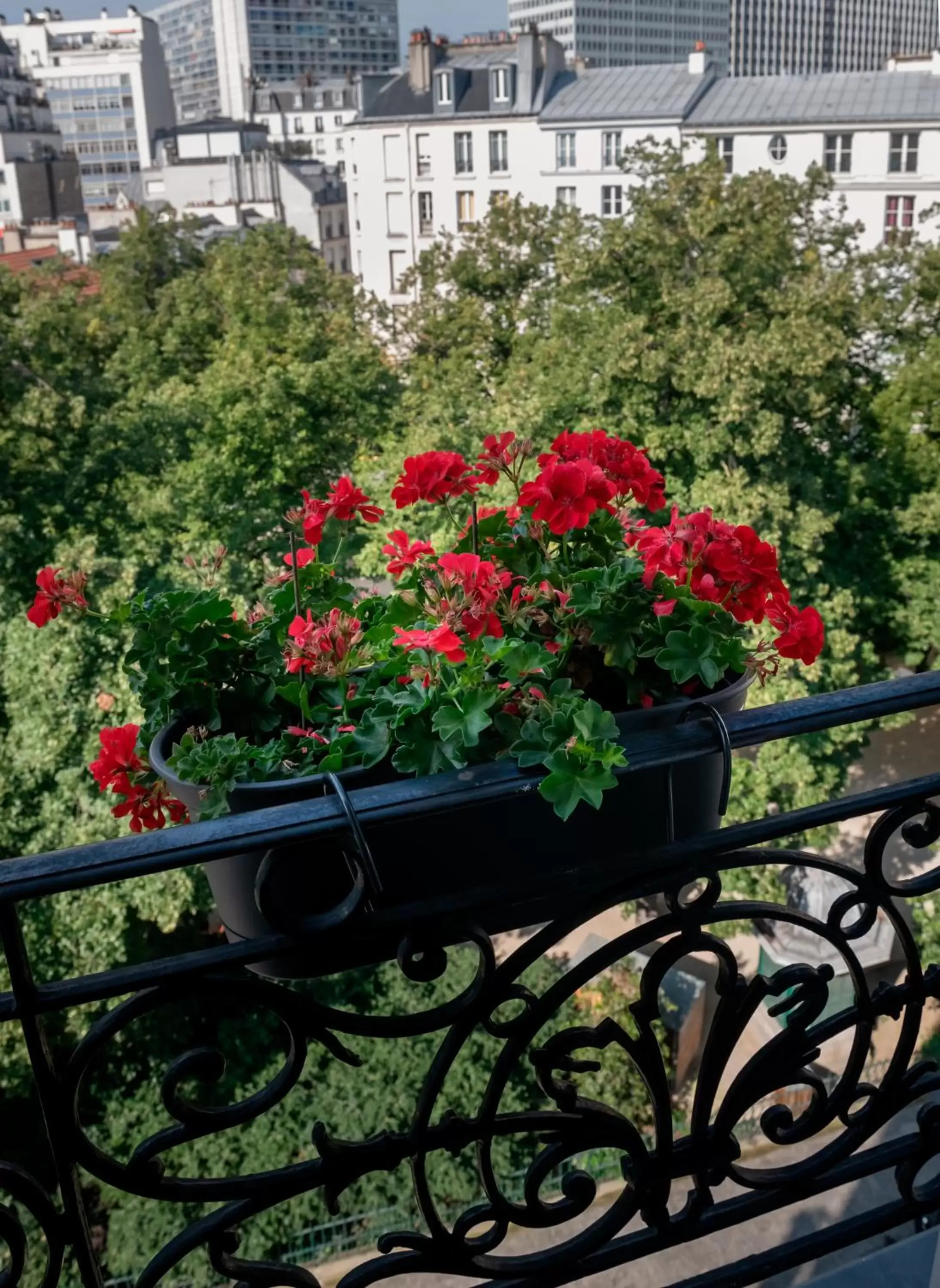 City view, Balcony/Terrace in Hôtel du Parc Montparnasse