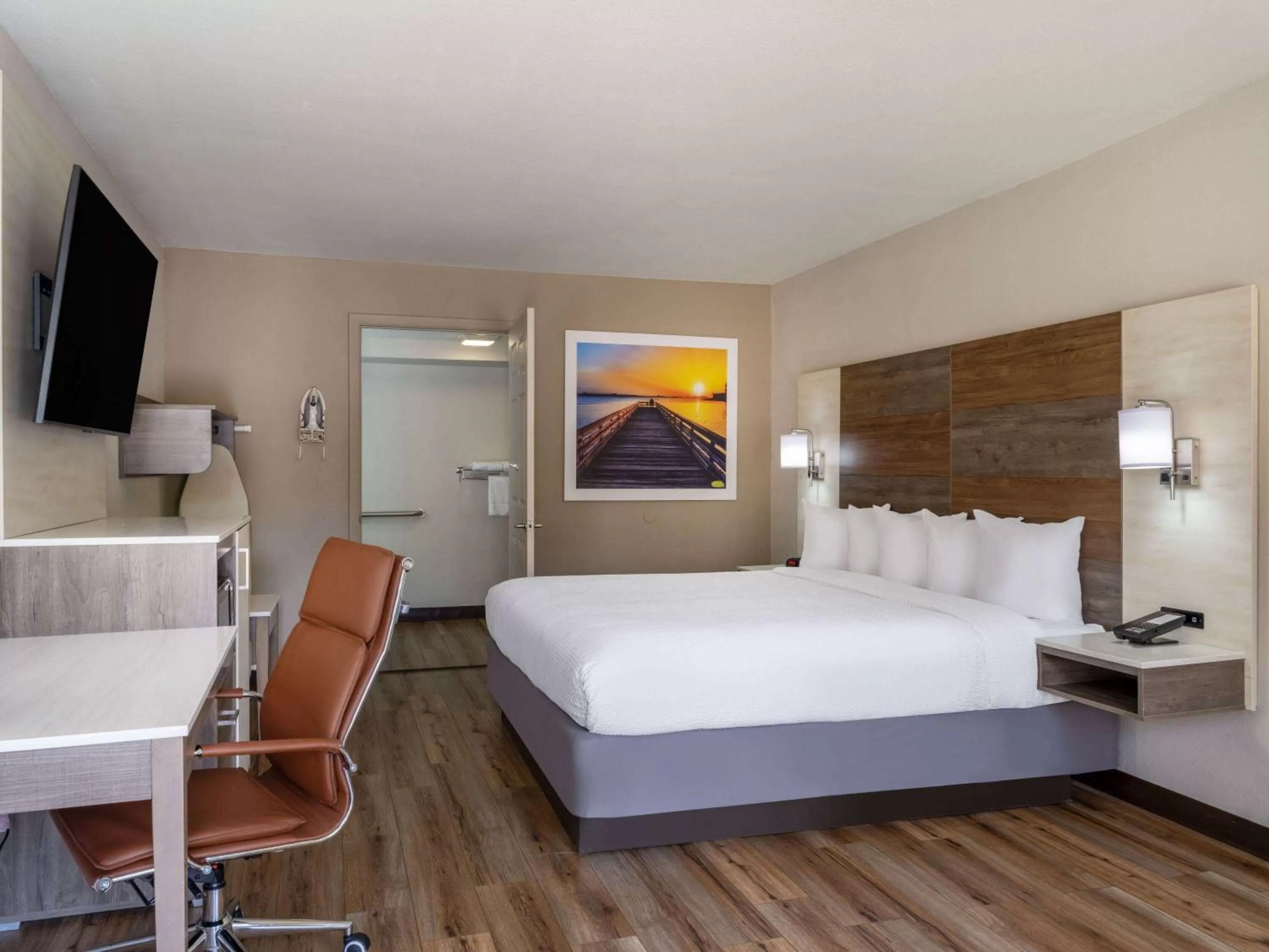 Photo of the whole room, Bed in Days Inn by Wyndham Clemson