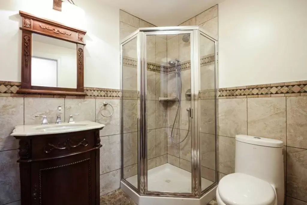 Bathroom in Cold Spring Hotel