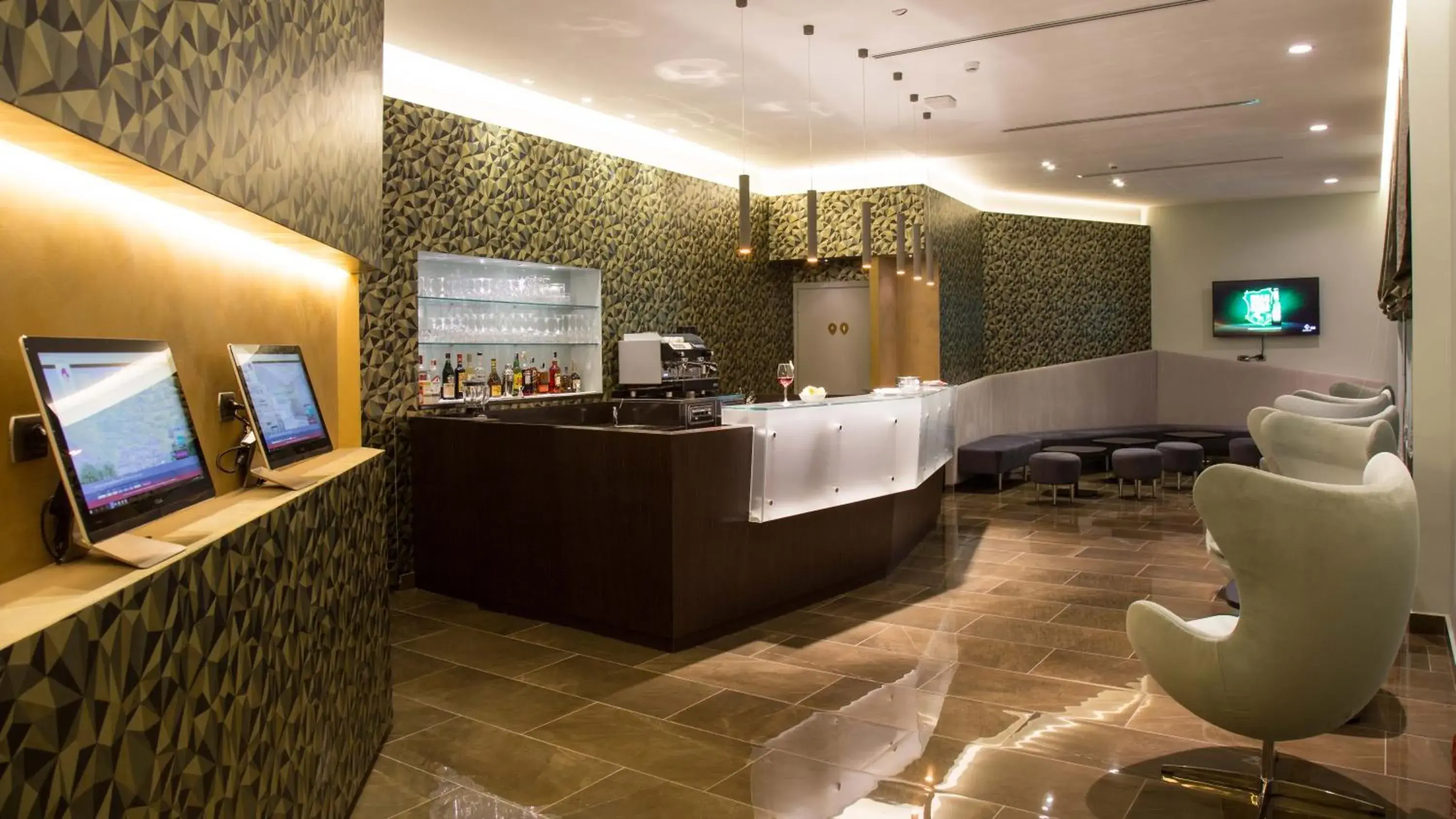 Lounge or bar, Lobby/Reception in Monti Palace Hotel