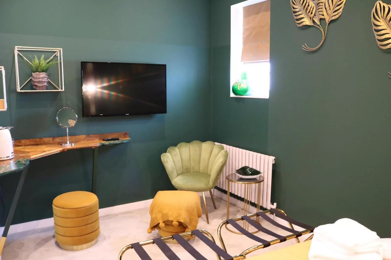 TV and multimedia in The Cherry Tree Hotel