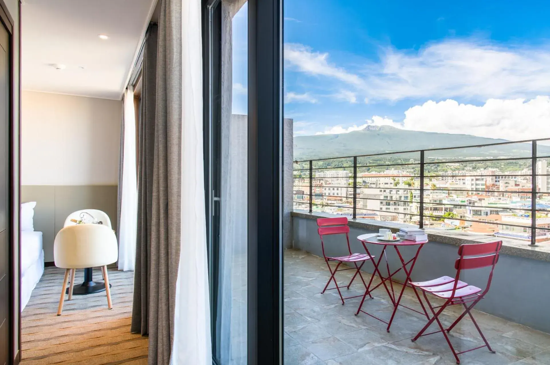 Balcony/Terrace in Shinshin Hotel Cheonjiyeon