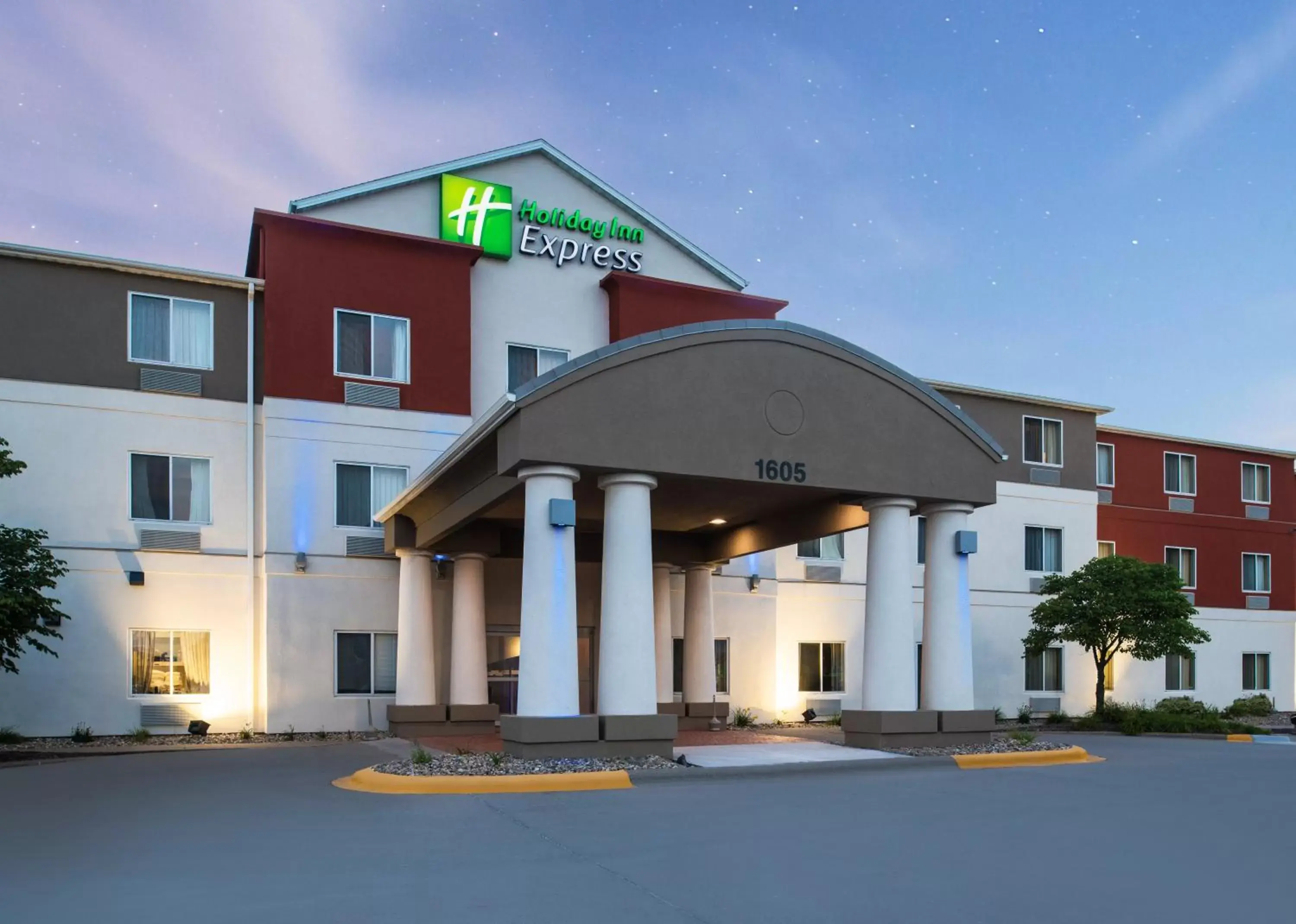 Property Building in Holiday Inn Express Hotel & Suites Burlington, an IHG Hotel