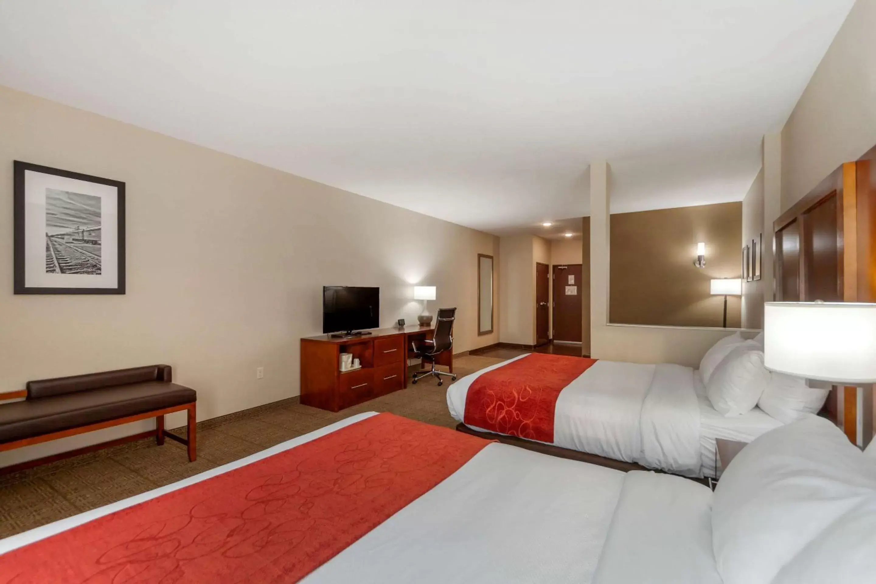 Photo of the whole room, Bed in Comfort Suites