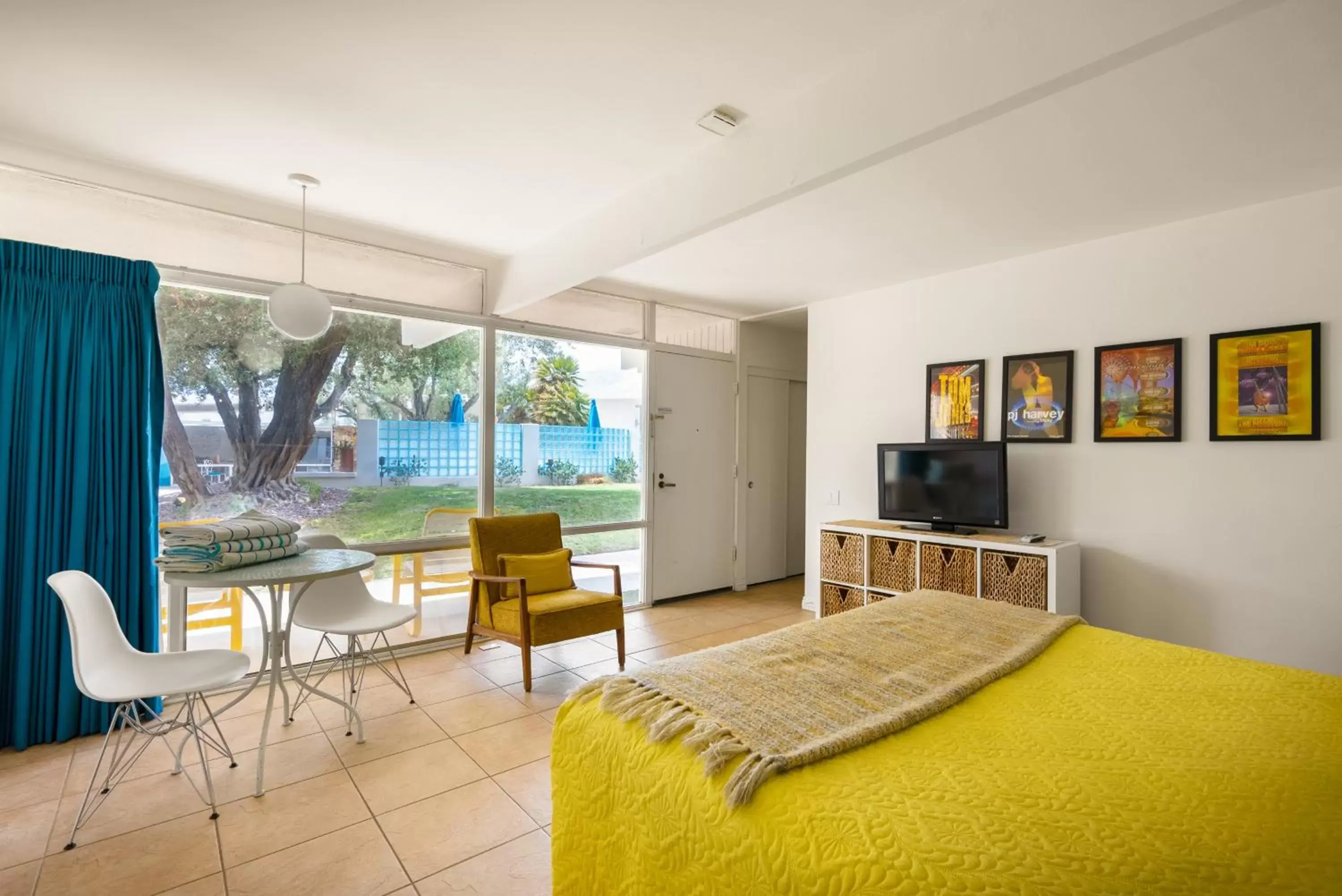 Seating Area in The Monkey Tree Hotel by AvantStay