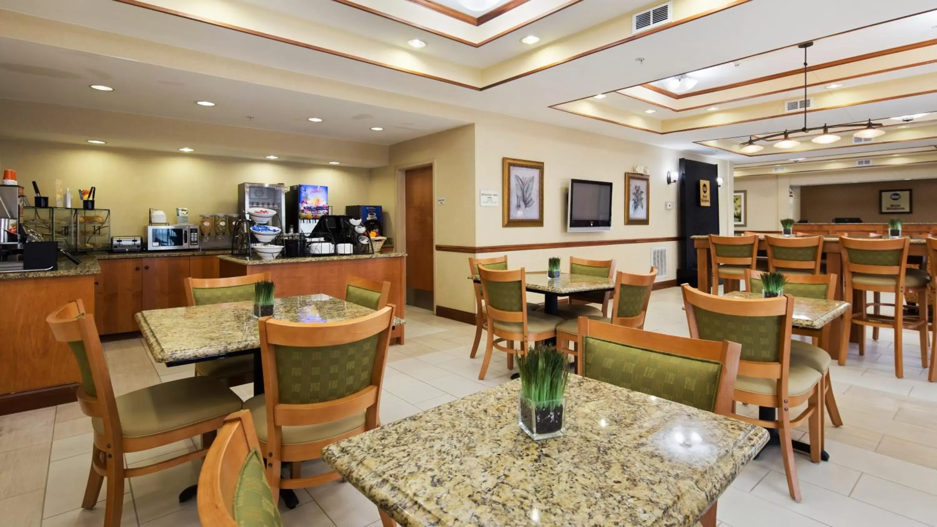 Restaurant/Places to Eat in Best Western Executive Inn - Latta