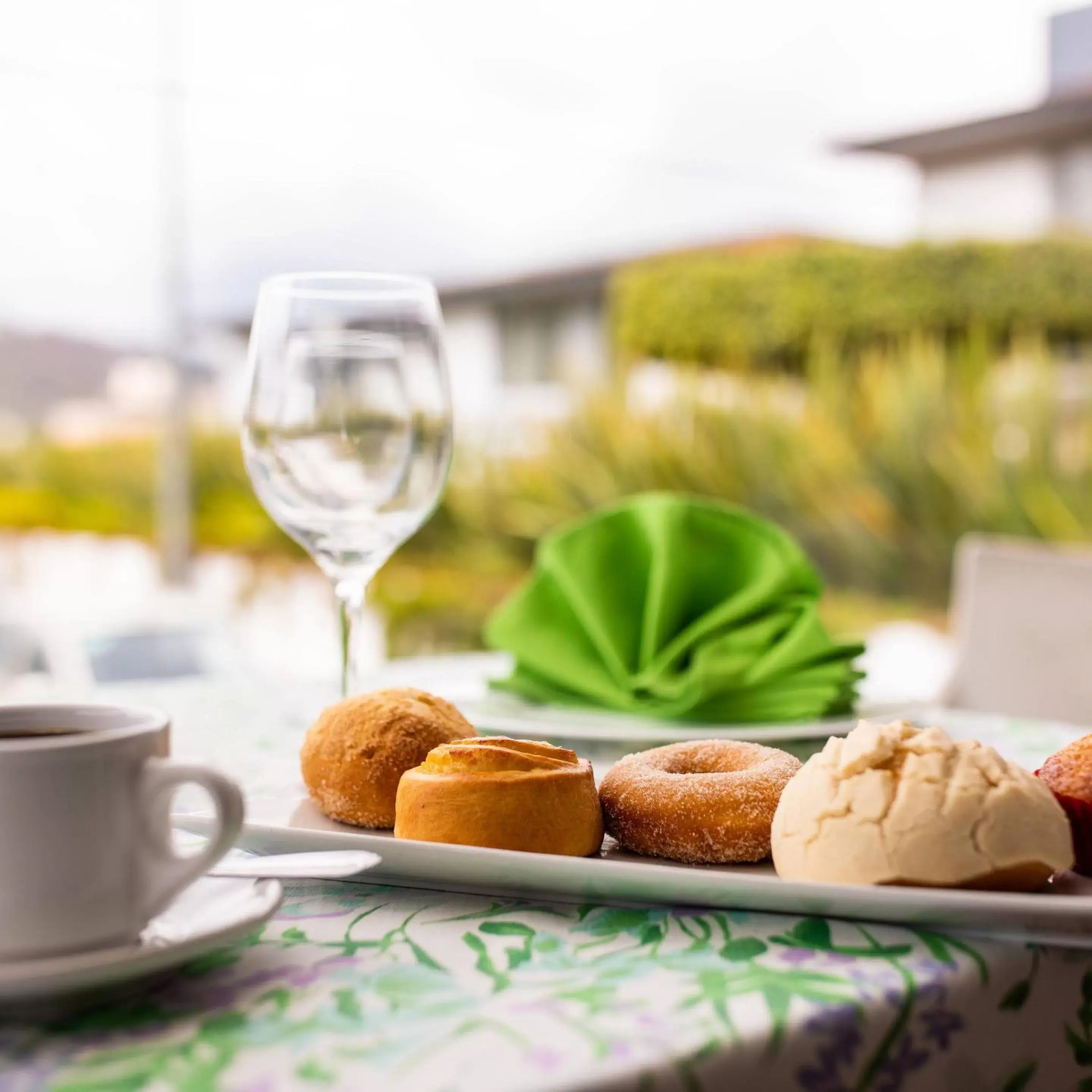 Breakfast in Hotel Horizon & Convention Center