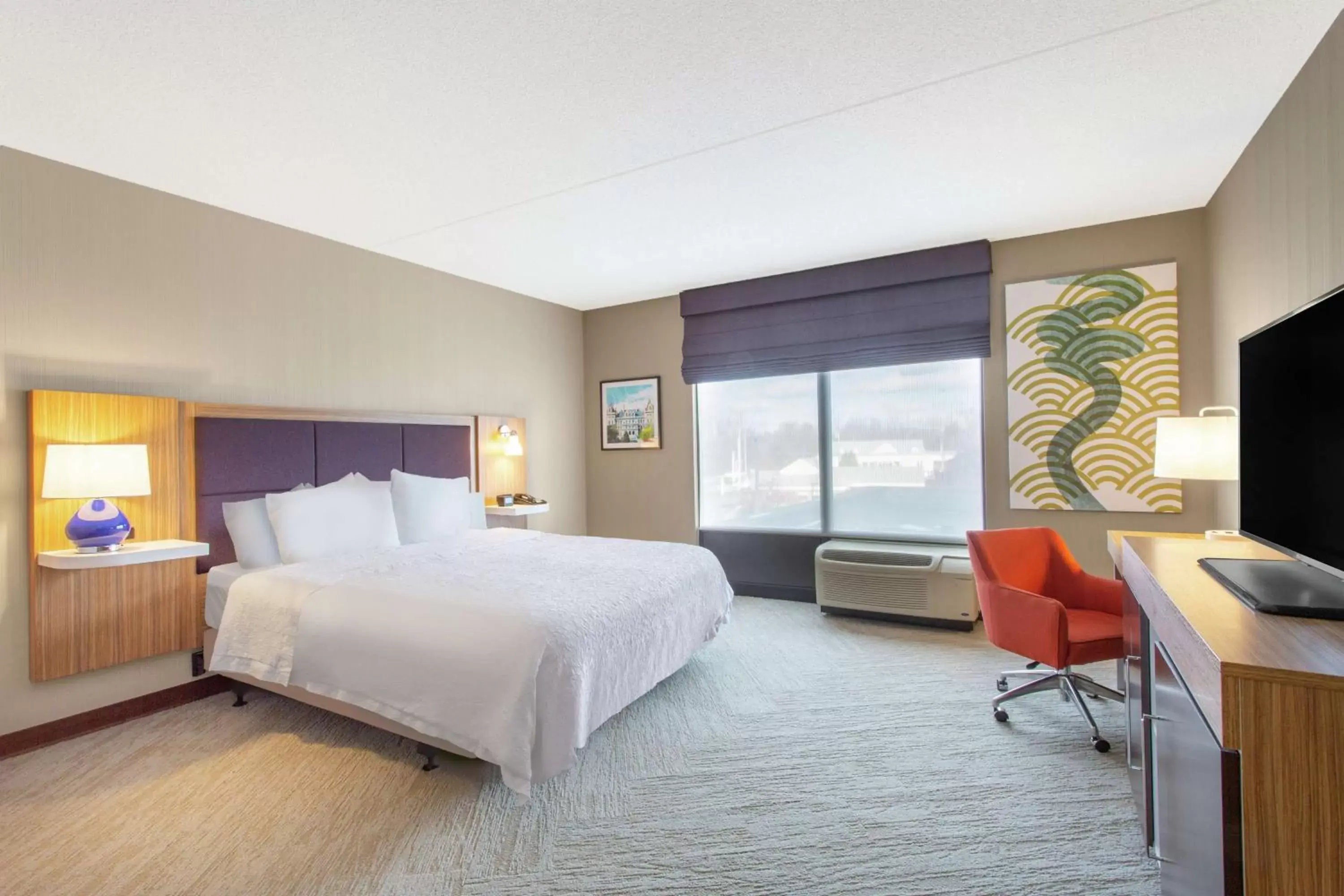 Bedroom in Hampton Inn & Suites Albany-Airport