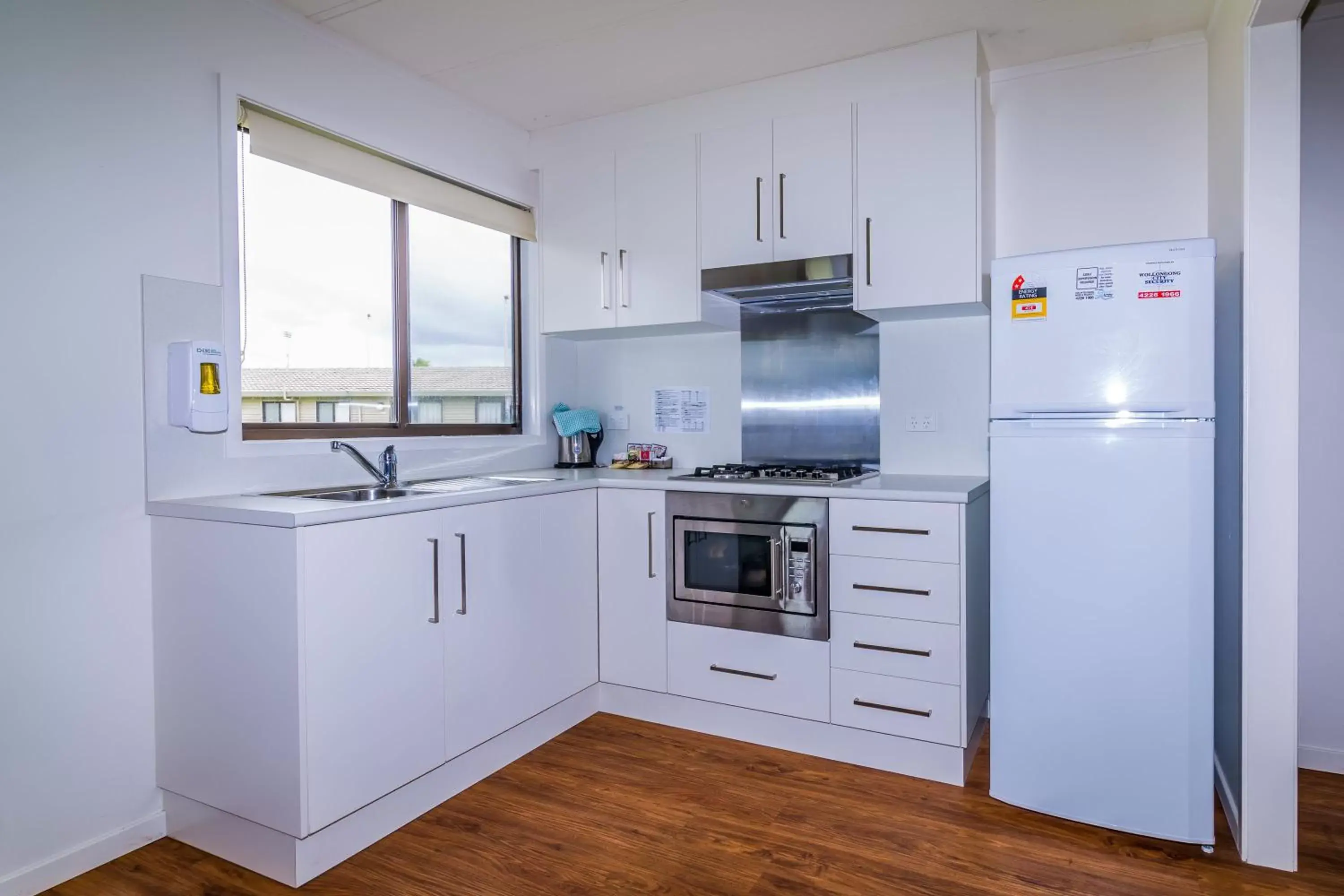 Kitchen or kitchenette, Kitchen/Kitchenette in Wollongong Surf Leisure Resort