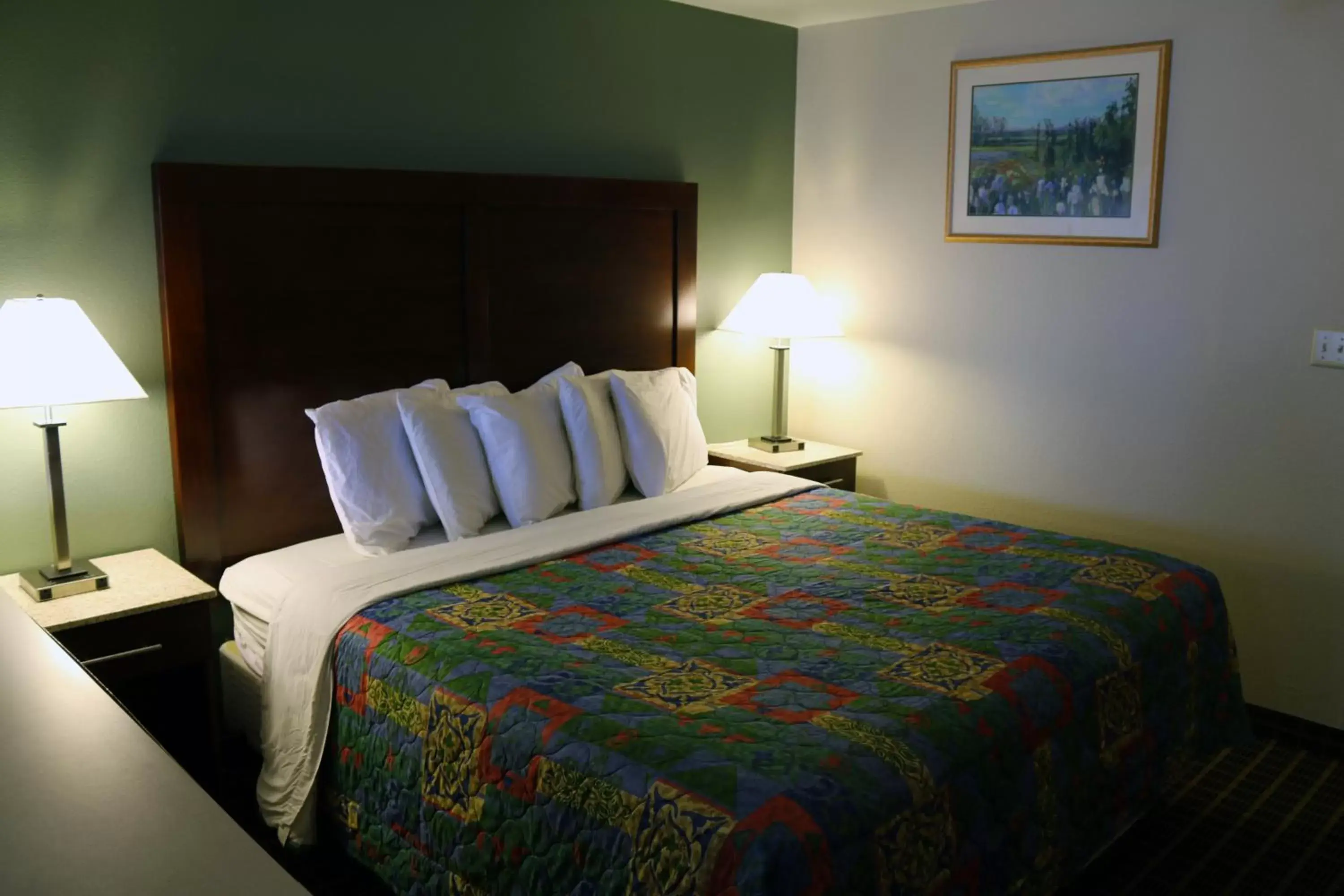 Bed, Room Photo in Great Western Inn & Suites