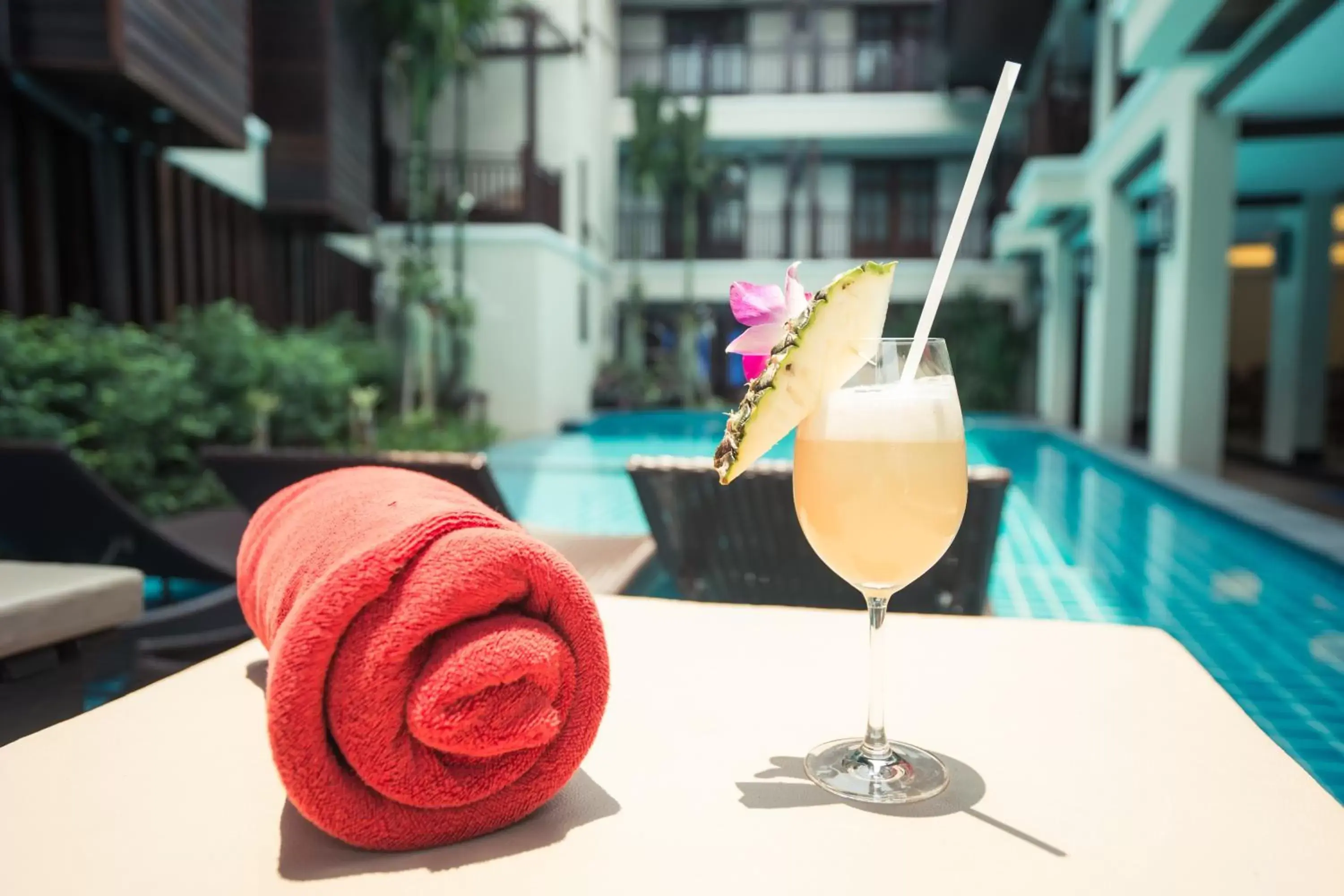 Swimming pool, Drinks in Viang Thapae Resort- SHA Extra Plus