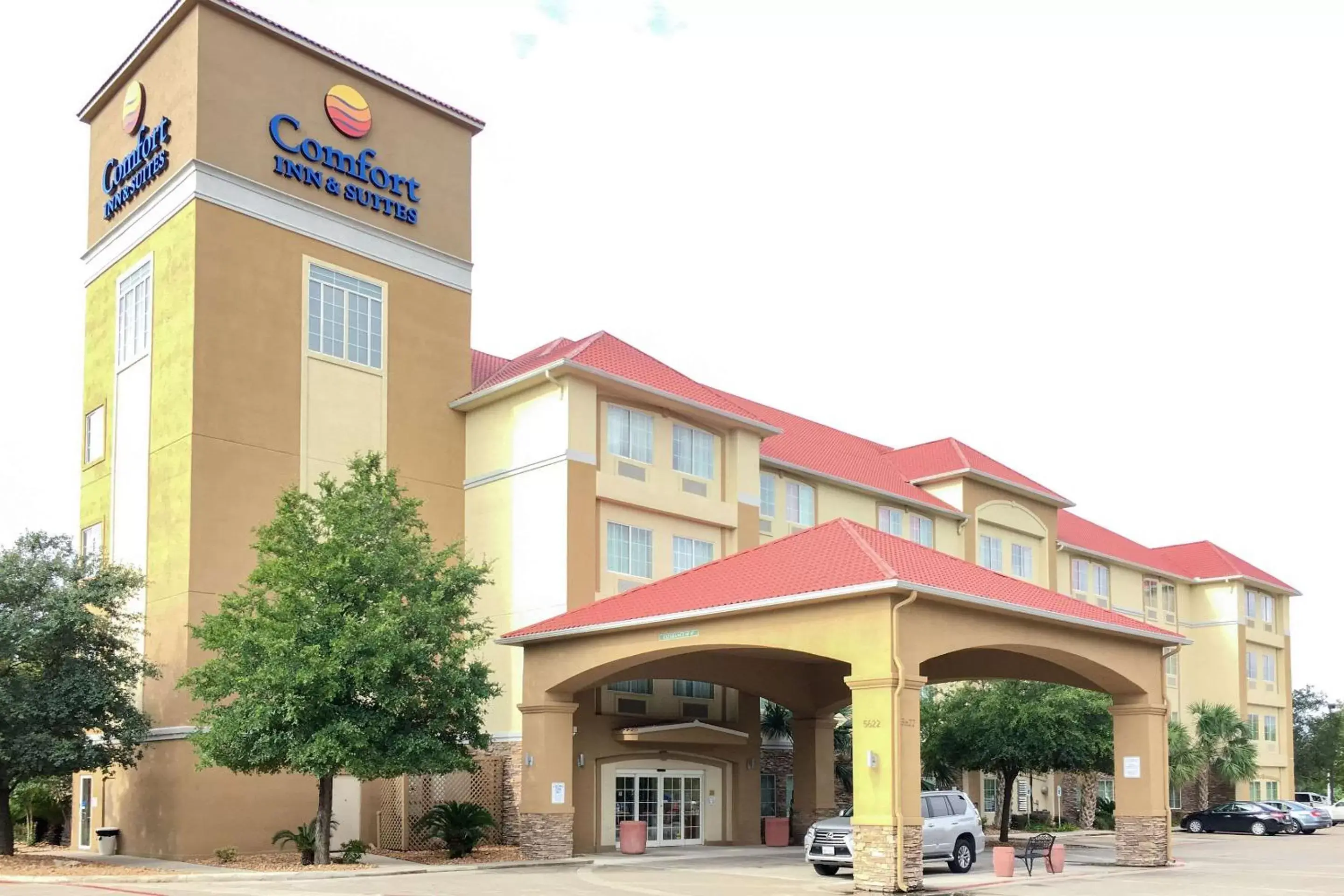 Property building in Comfort Inn & Suites Near Six Flags & Medical Center