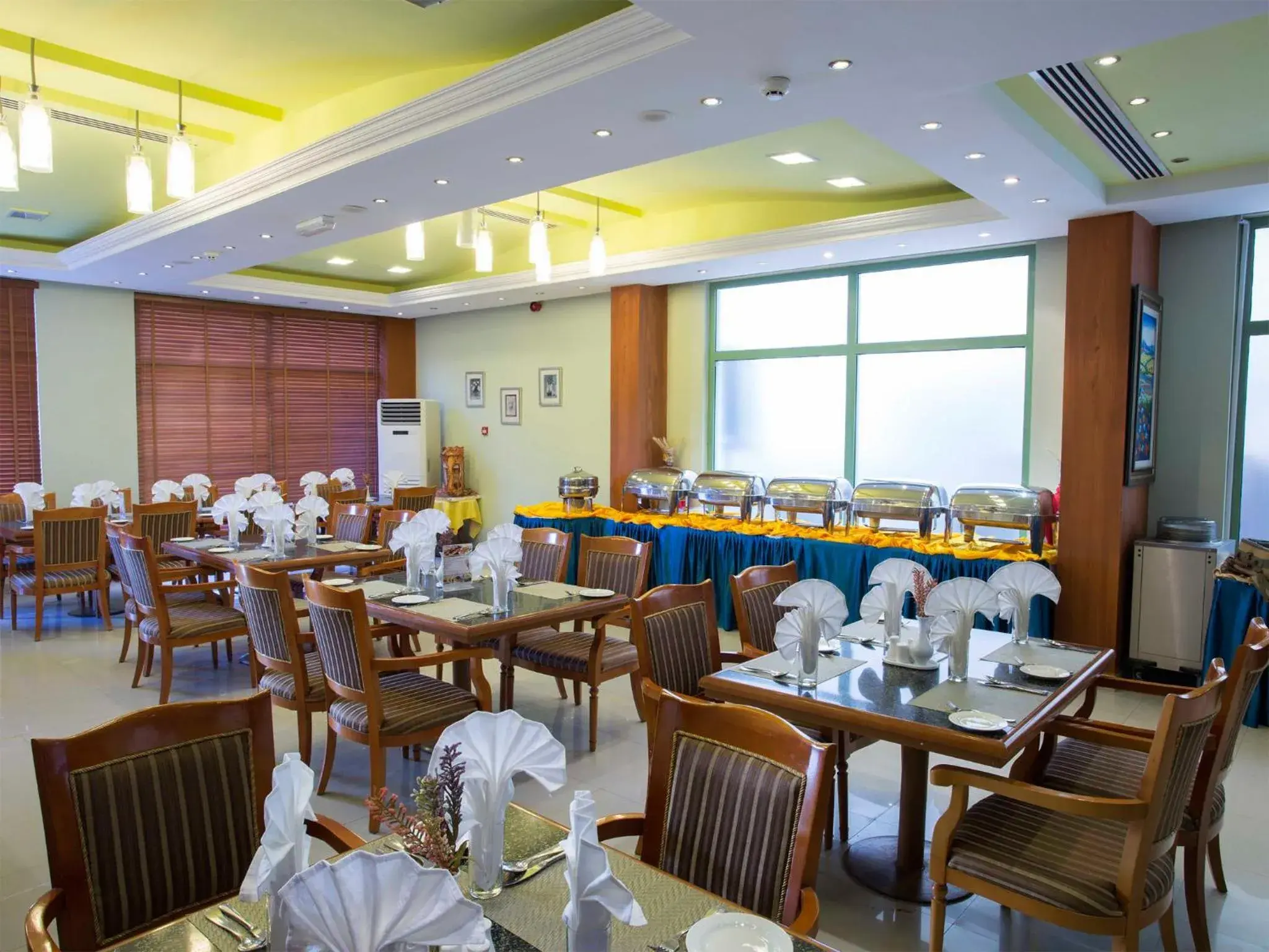 Restaurant/places to eat in Safeer Plaza Hotel Restaurant/places to eat in Safeer Plaza Hotel