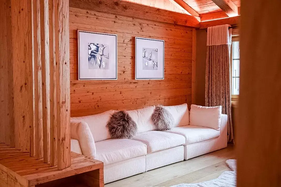 Living room, Seating Area in Hôtel de Rougemont & Spa