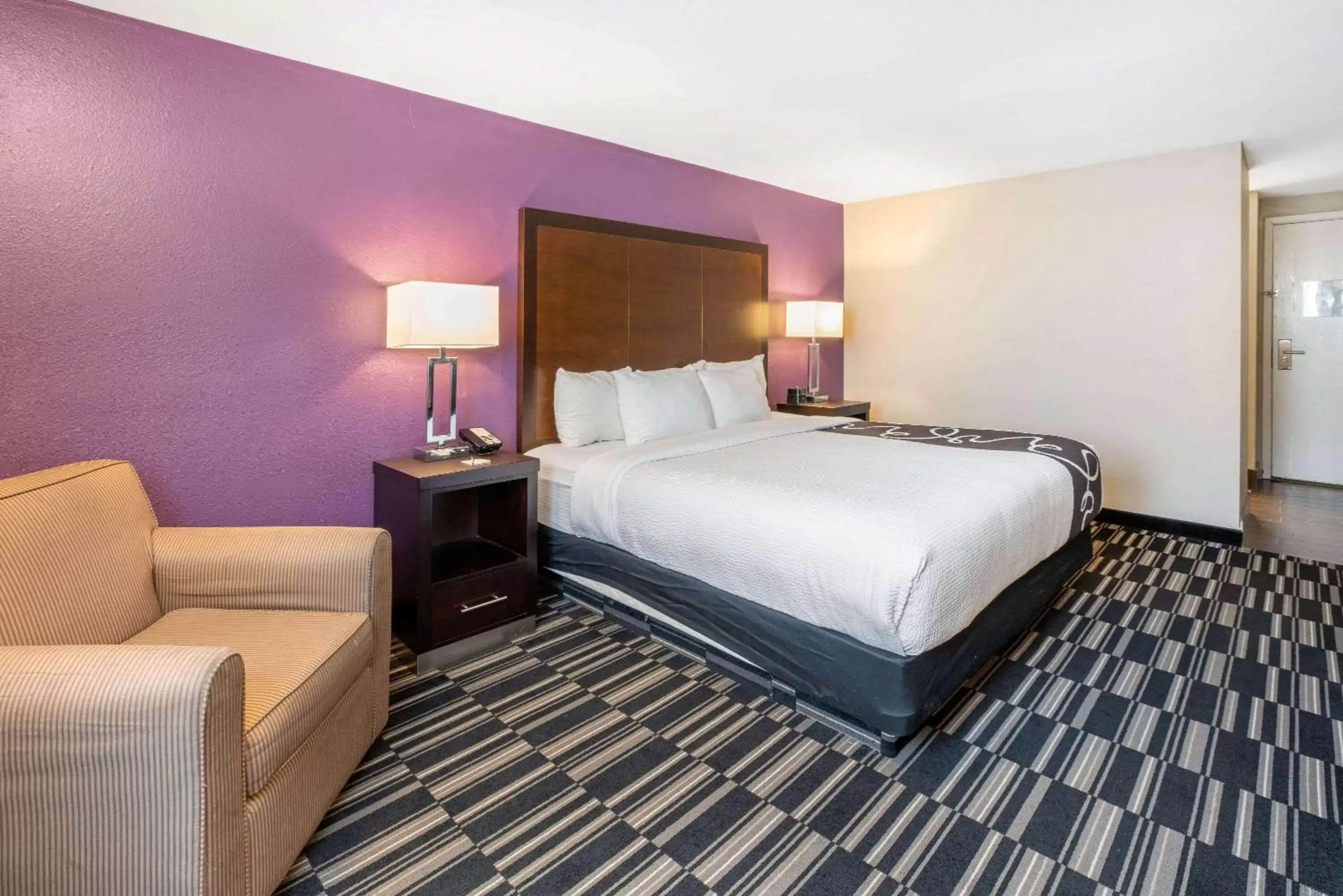 Photo of the whole room, Bed in La Quinta Inn by Wyndham Caldwell