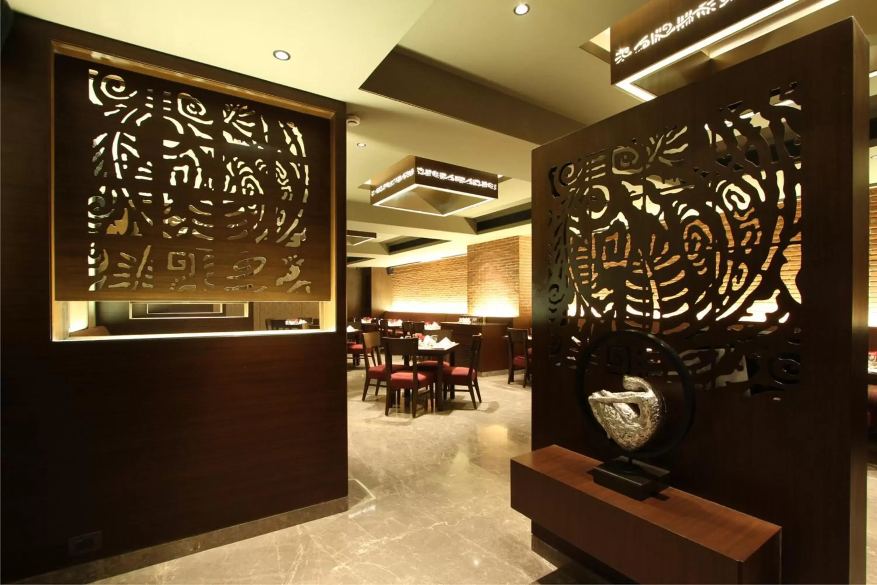 Restaurant/places to eat, Lobby/Reception in Hotel Express Residency Vadodara