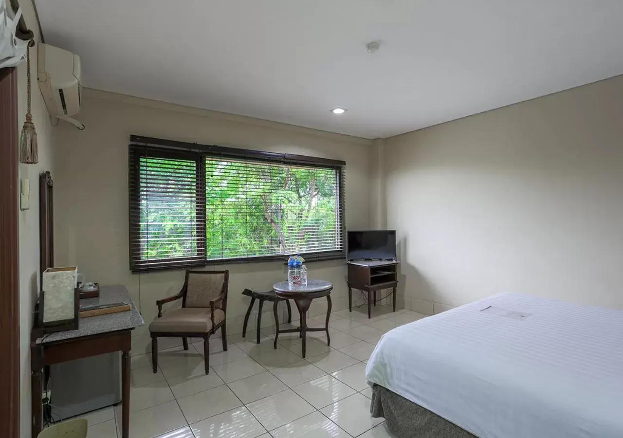 Mountain view, TV/Entertainment Center in The Jayakarta Suites Komodo Flores