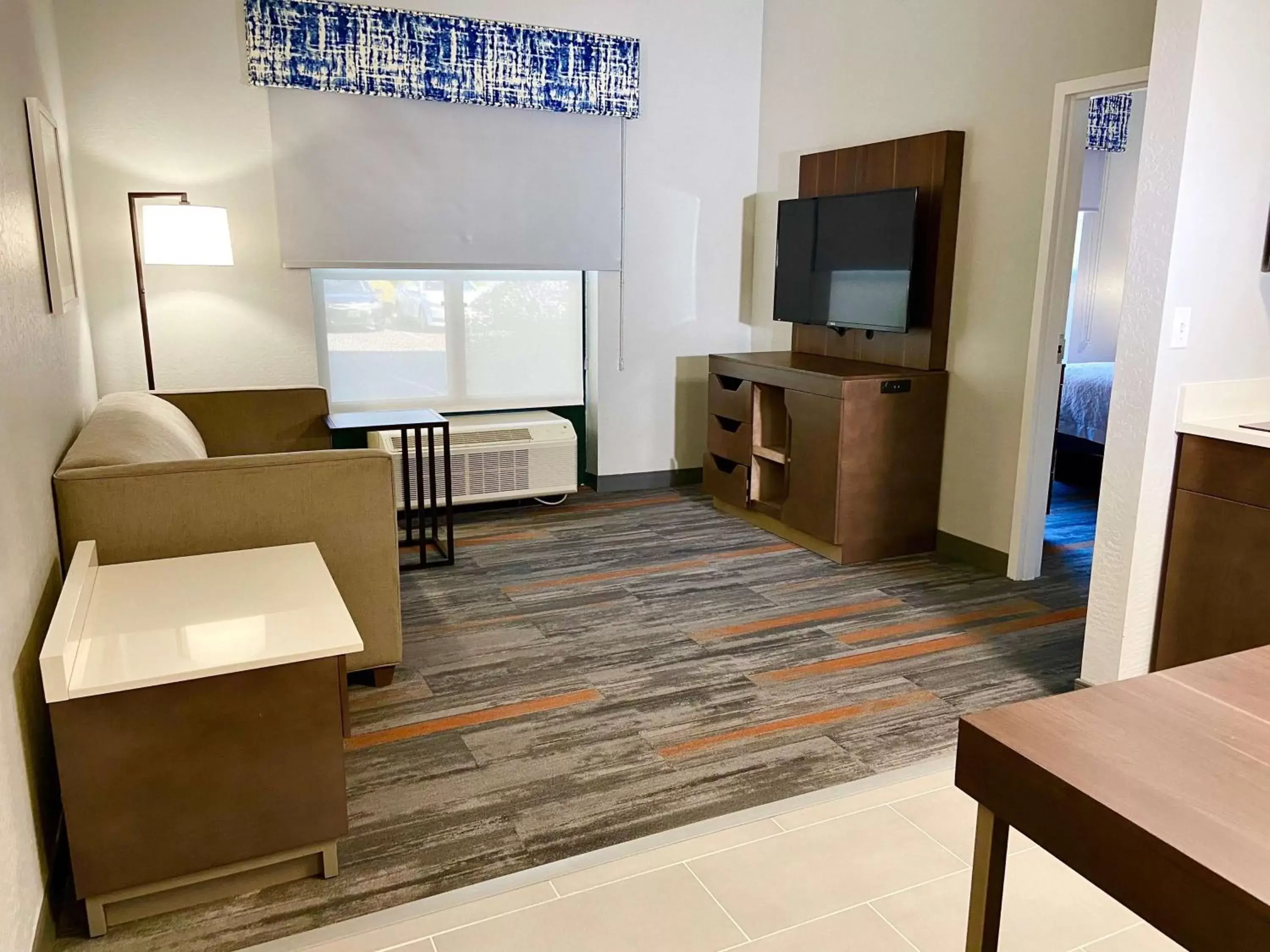 Bedroom, Seating Area in Hampton Inn & Suites Phoenix-Goodyear