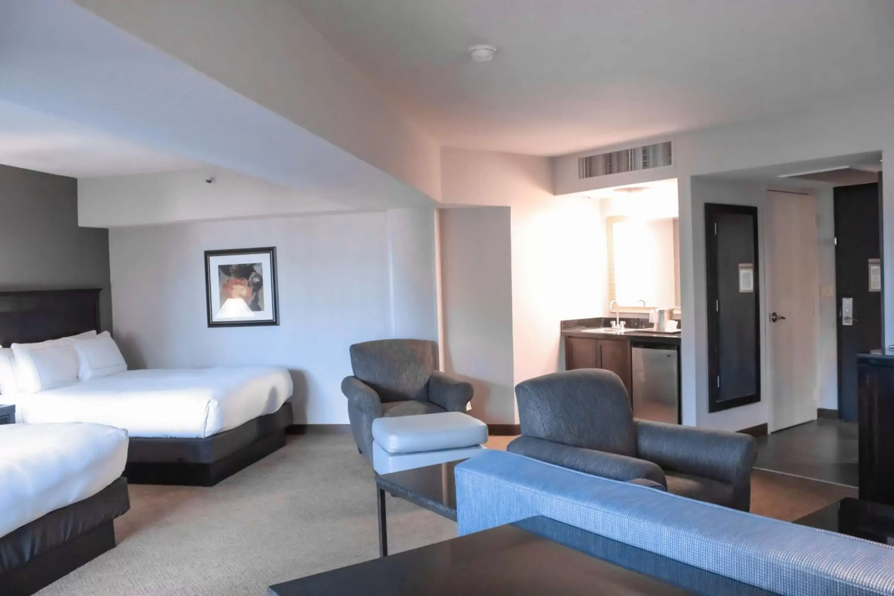 Living room, Bed in Doubletree by Hilton Phoenix Mesa Living room, Bed in Doubletree by Hilton Phoenix Mesa