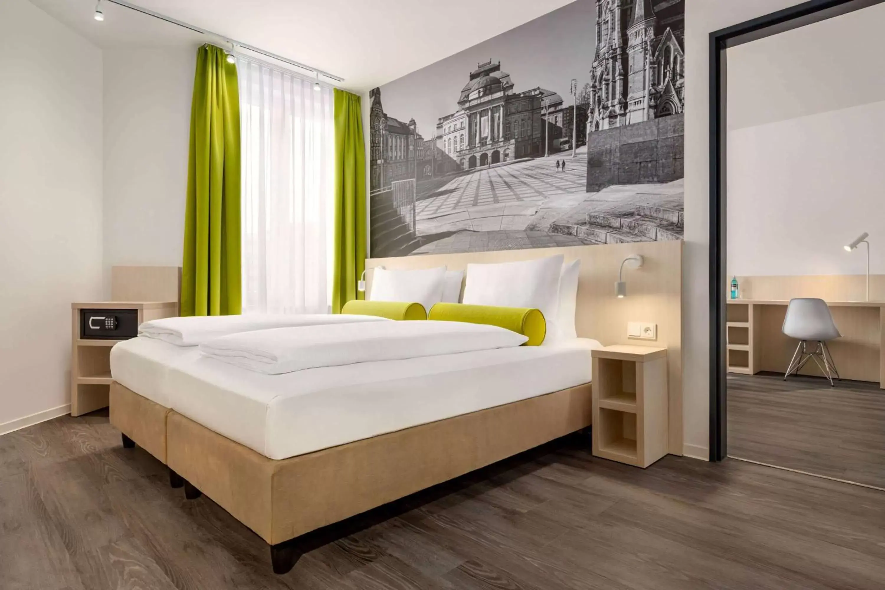 Bedroom, Bed in Super 8 by Wyndham Chemnitz