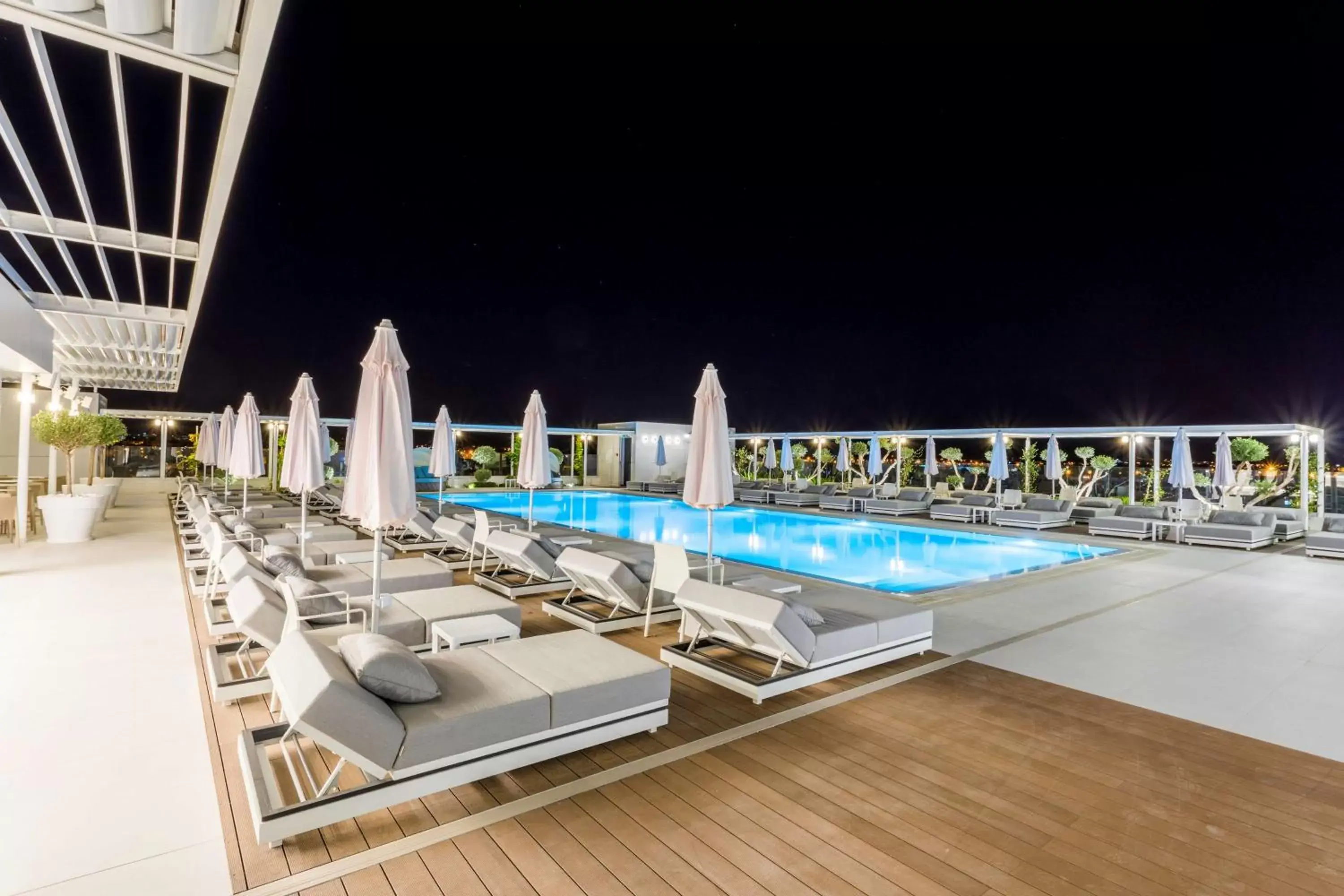 Lounge or bar, Swimming Pool in Radisson Blu Hotel, Larnaca