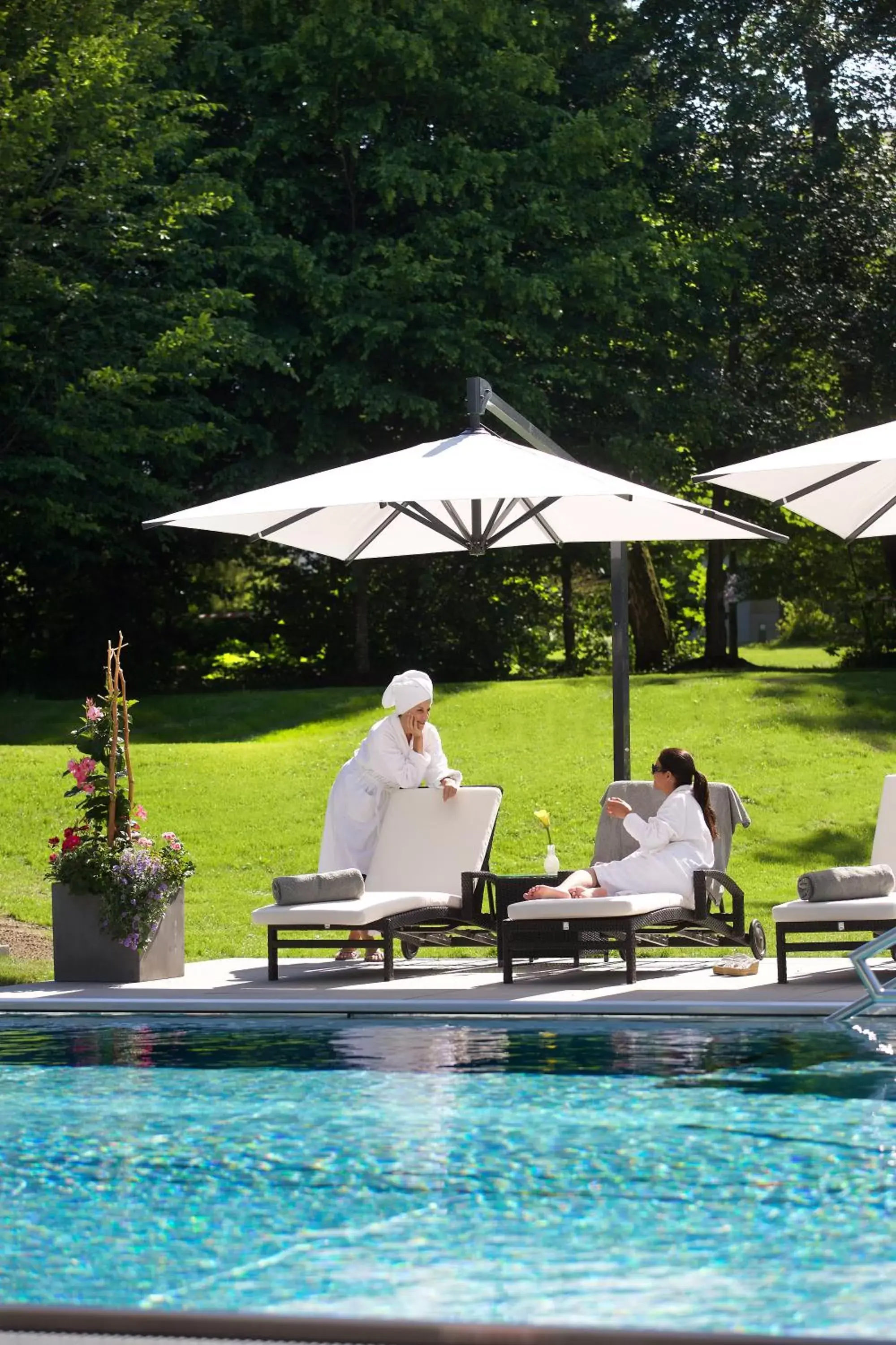 People, Swimming Pool in Steigenberger Hotel Der Sonnenhof