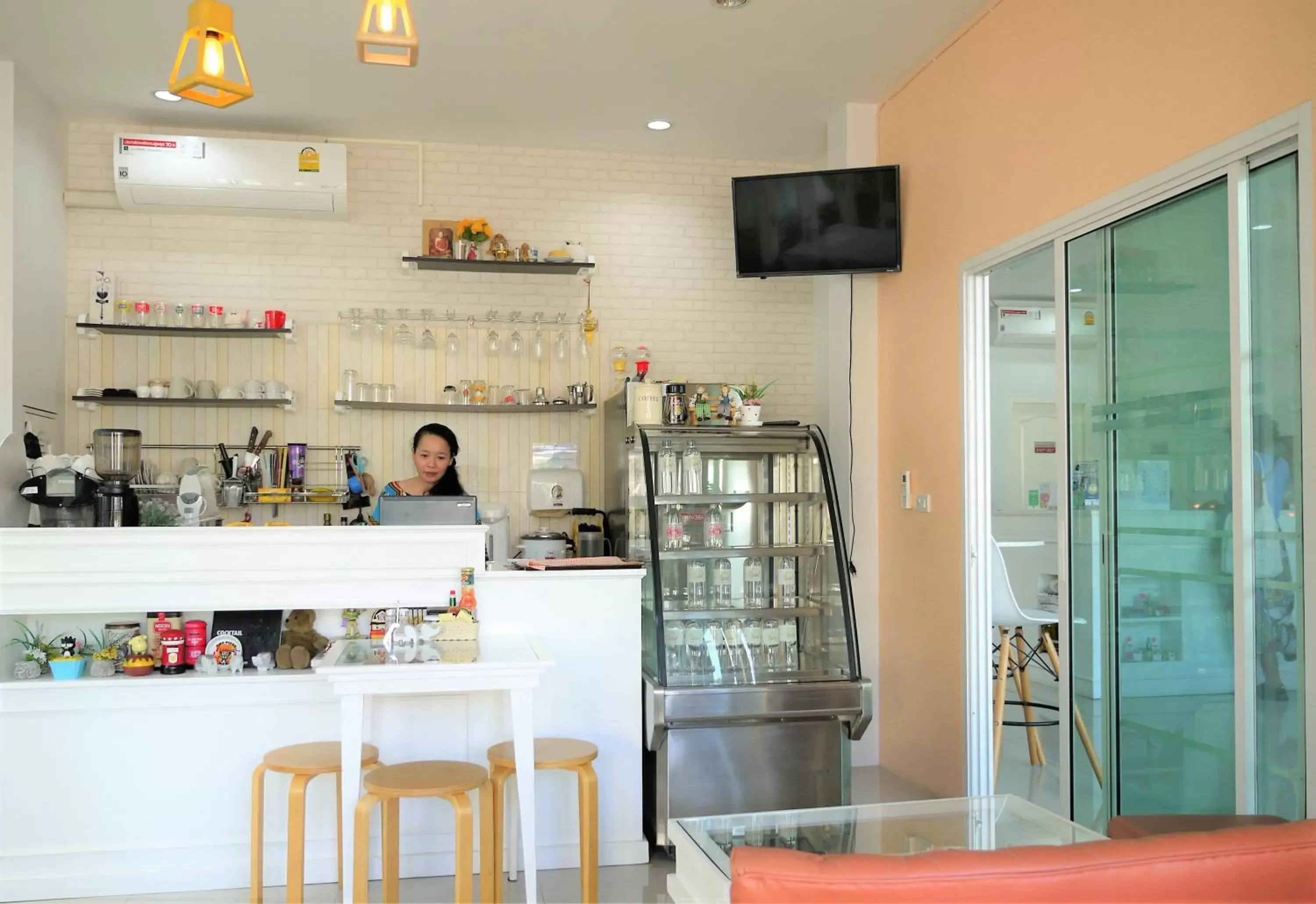 Restaurant/places to eat, Lounge/Bar in Noble Baan Pastel