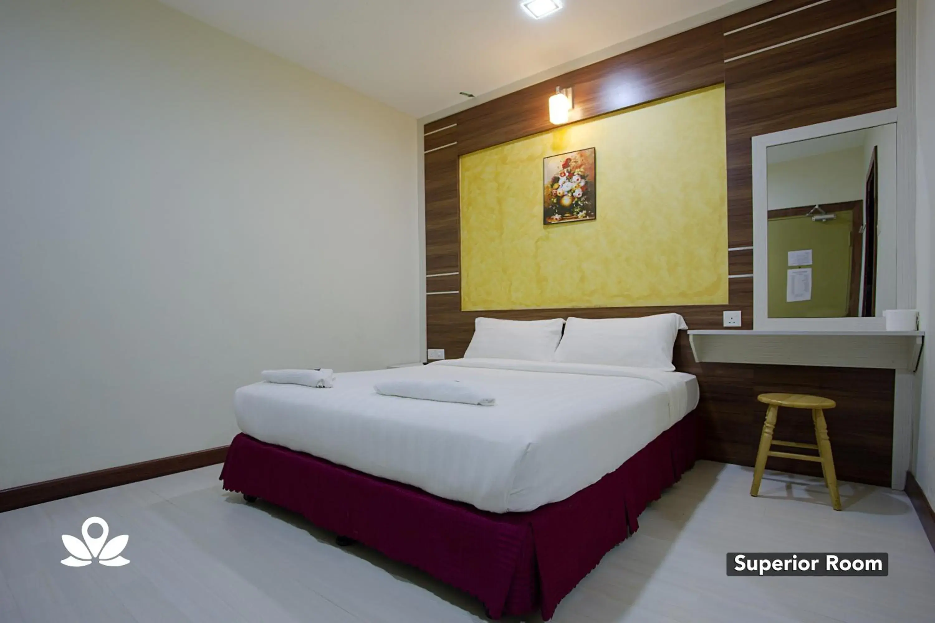 Bedroom, Bed in Golden Night Hotel