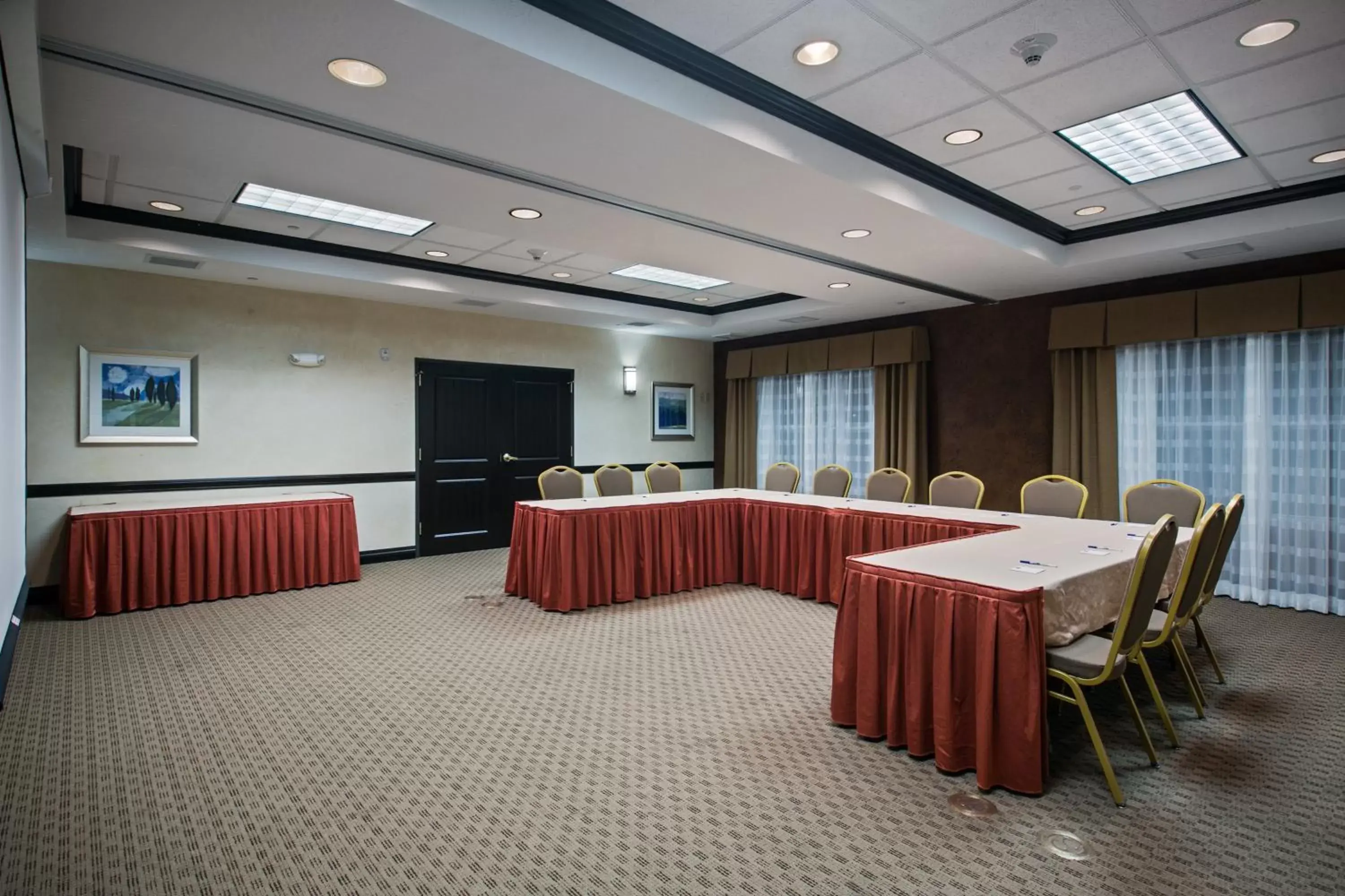 Meeting/conference room in Holiday Inn Express & Suites - Green Bay East, an IHG Hotel