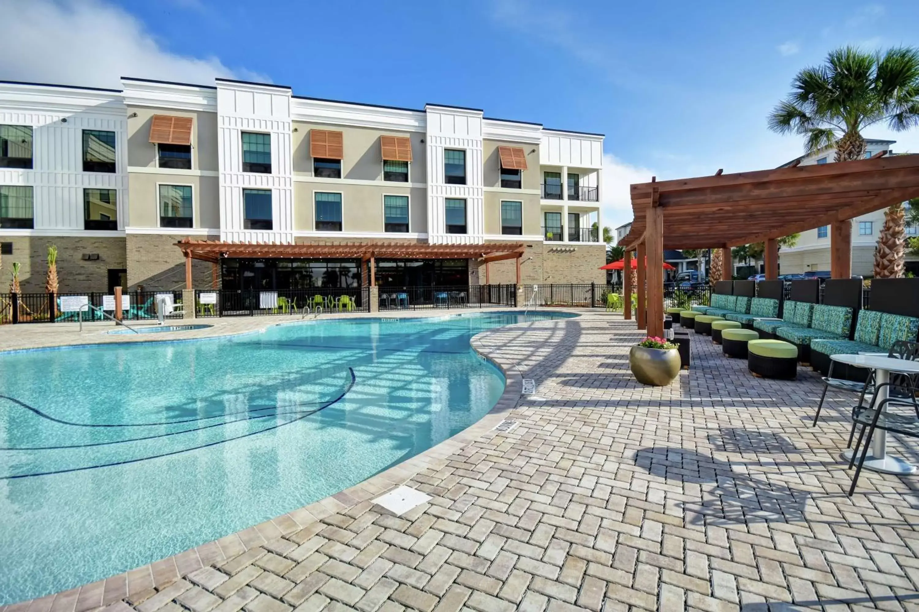 Swimming pool, Property Building in Home2 Suites By Hilton Jekyll Island