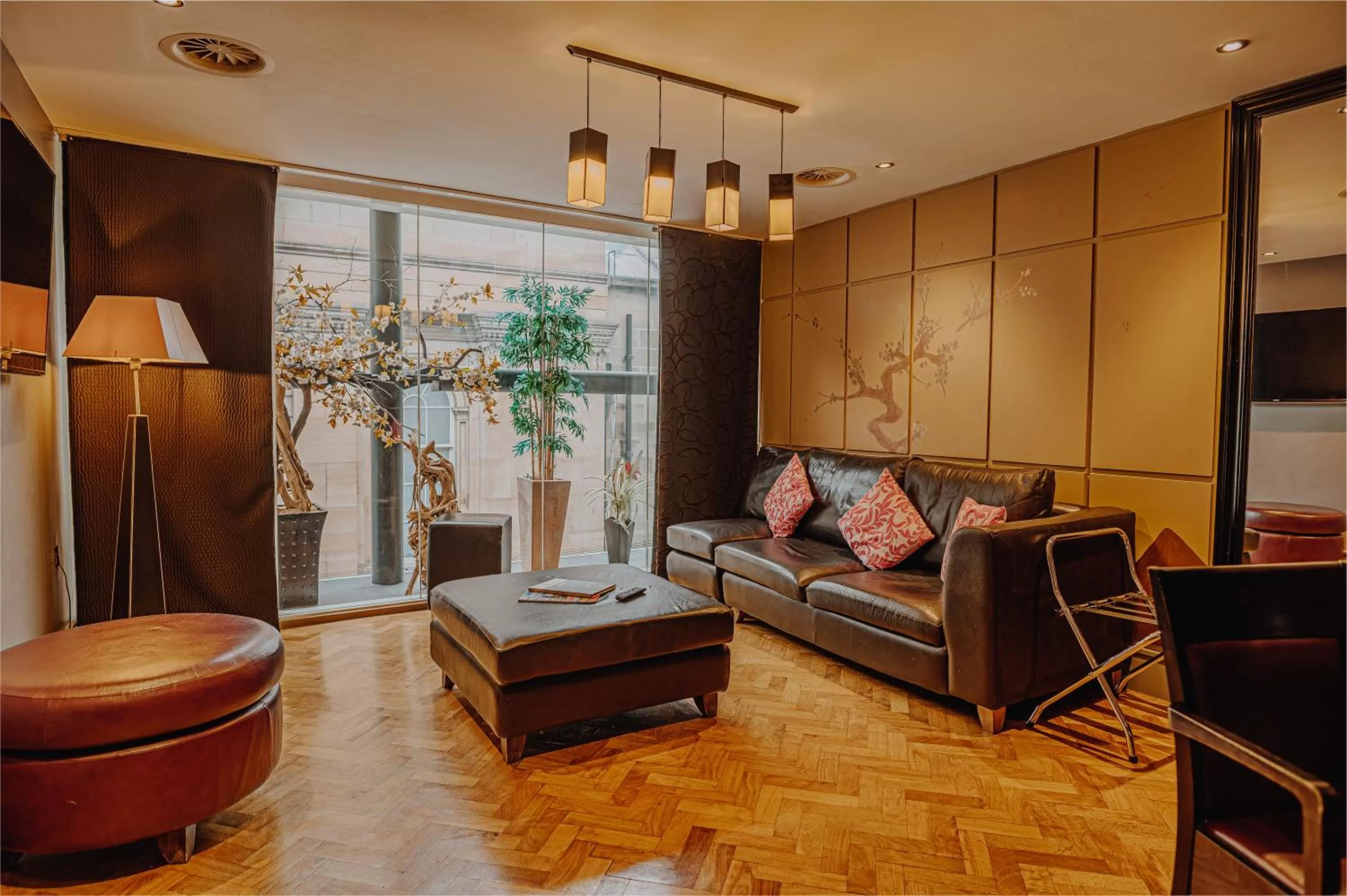 Bedroom in Le Monde Hotel