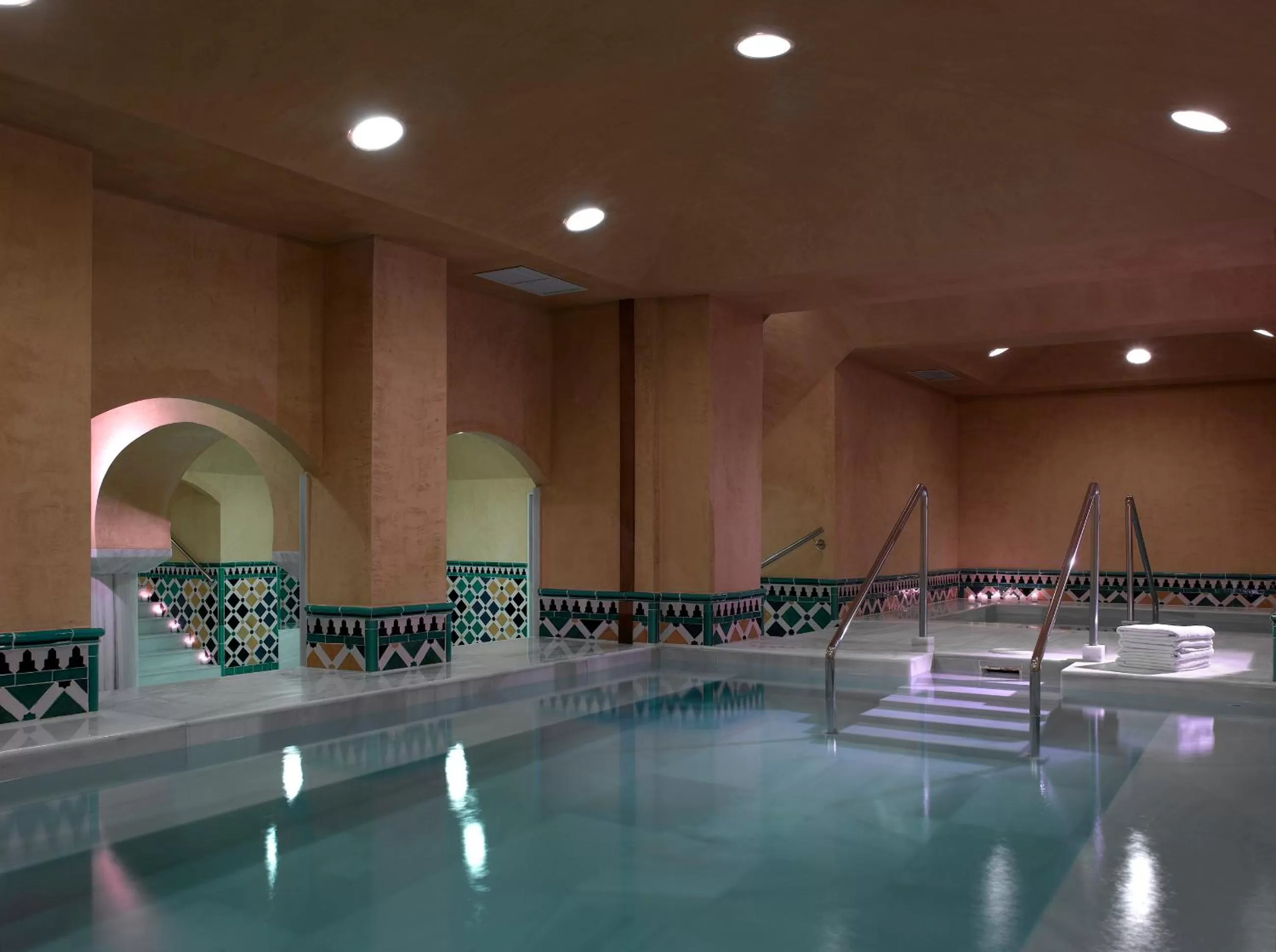 Swimming pool in Hotel Macià Real De La Alhambra