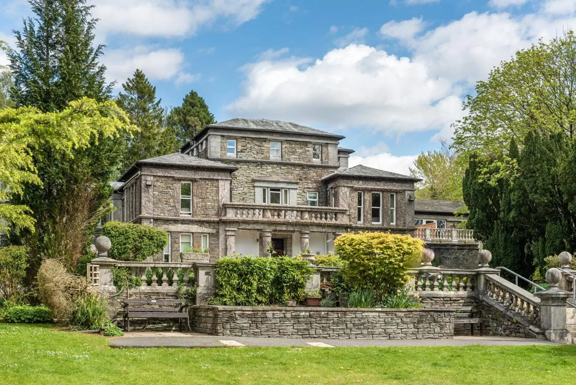 Property Building in Windermere Manor Hotel