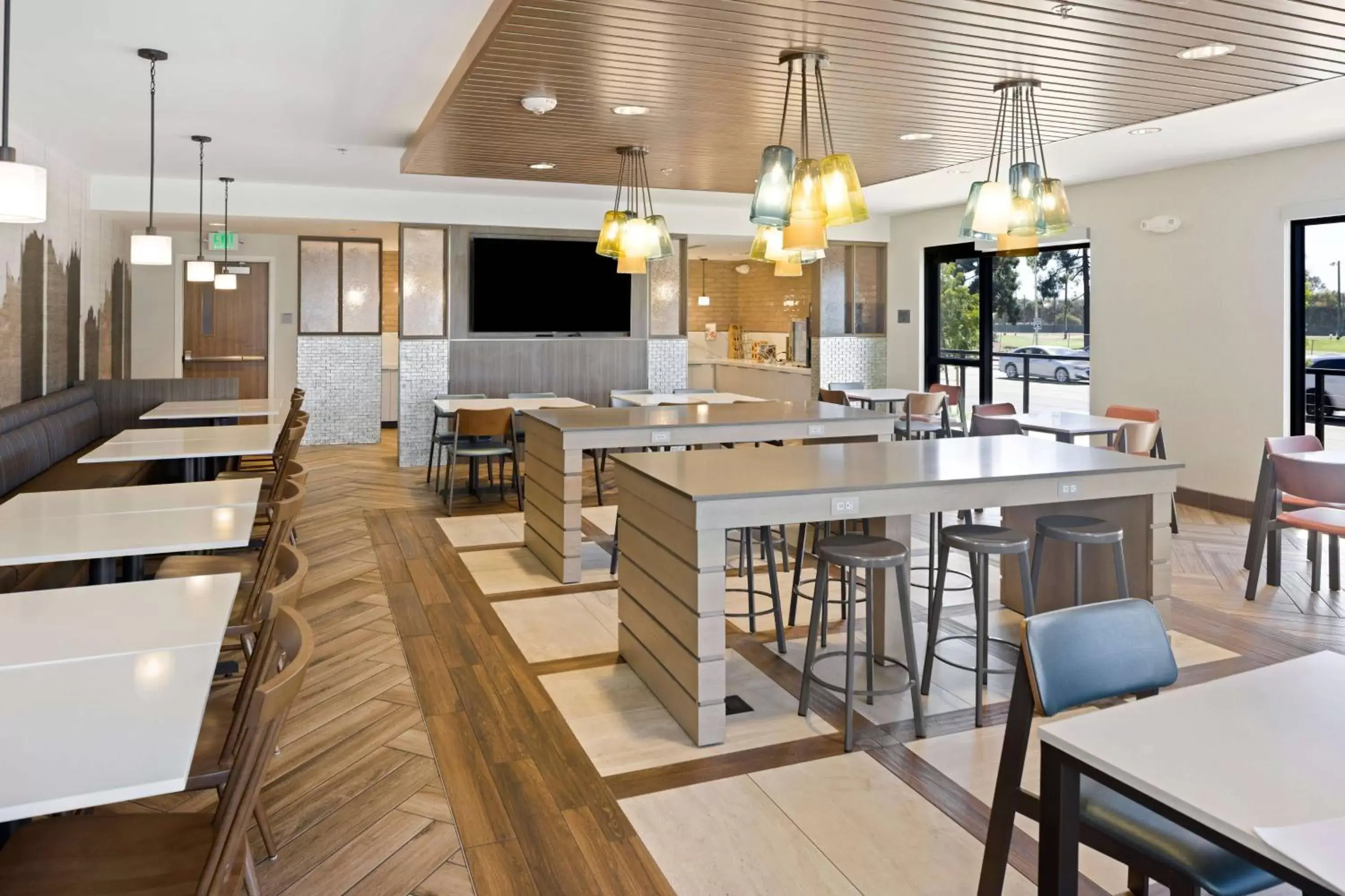 Breakfast, Kitchen/Kitchenette in Fairfield Inn & Suites by Marriott San Diego Pacific Beach