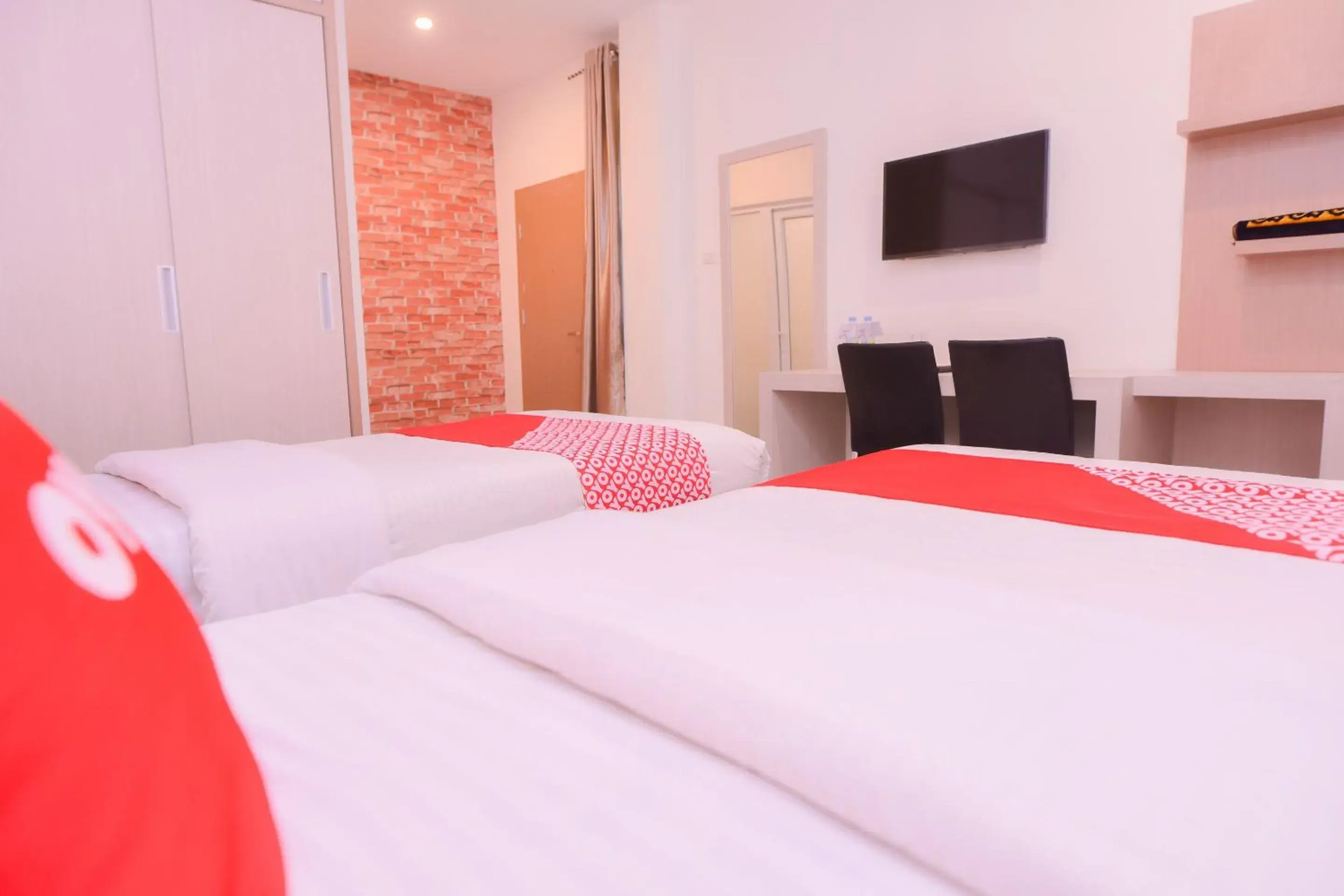 Bedroom, Bed in OYO 2018 Ring Road Guest House Syariah