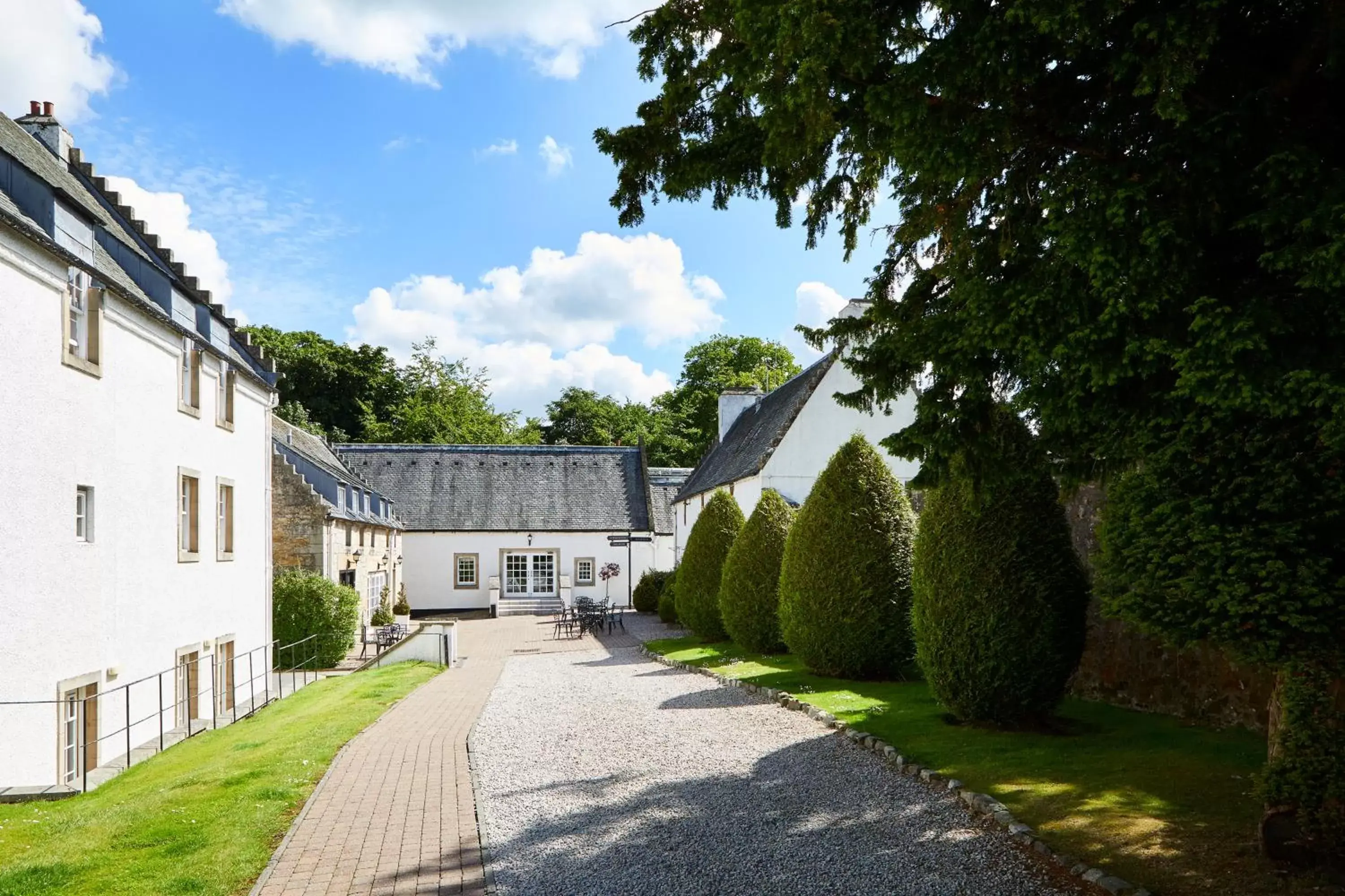 Property building in Macdonald Houstoun House Property building in Macdonald Houstoun House