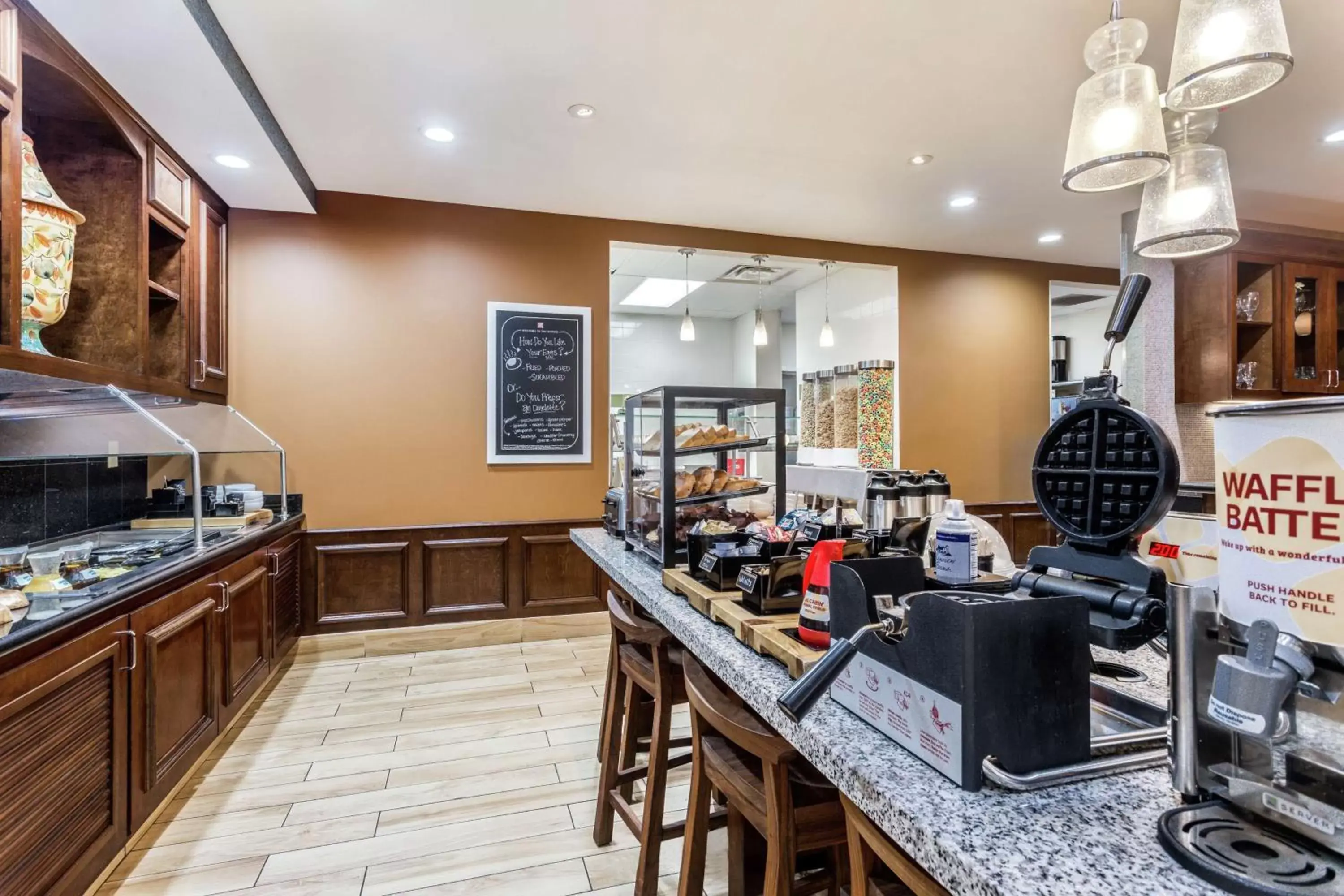 Coffee/tea facilities, Restaurant/Places to Eat in Hilton Garden Inn Gainesville
