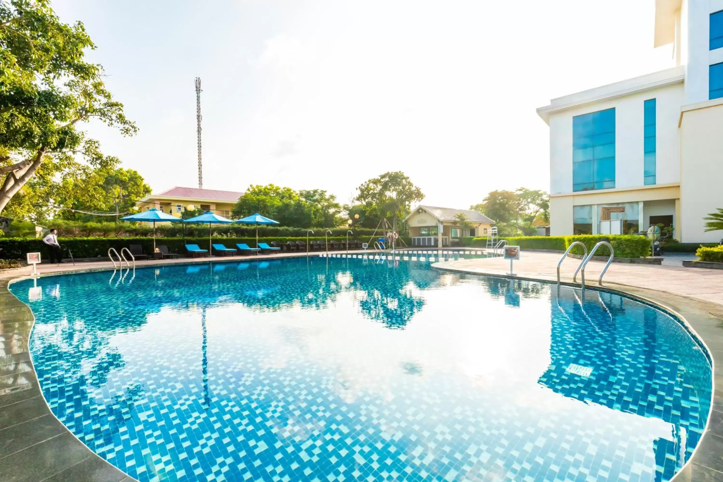 , Swimming Pool in Muong Thanh Luxury Nhat Le Hotel