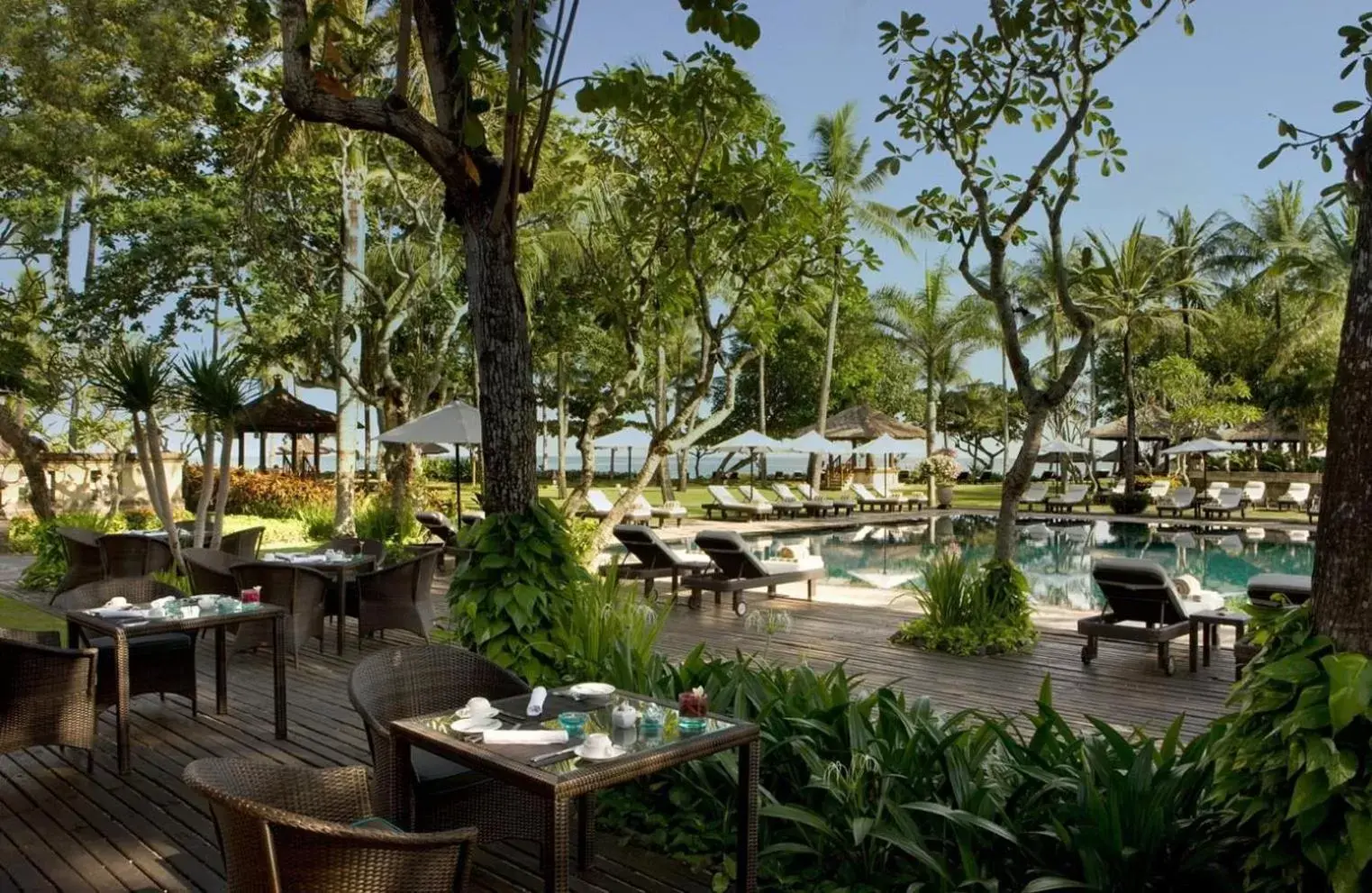 Swimming pool, Restaurant/Places to Eat in InterContinental Bali Resort, an IHG Hotel