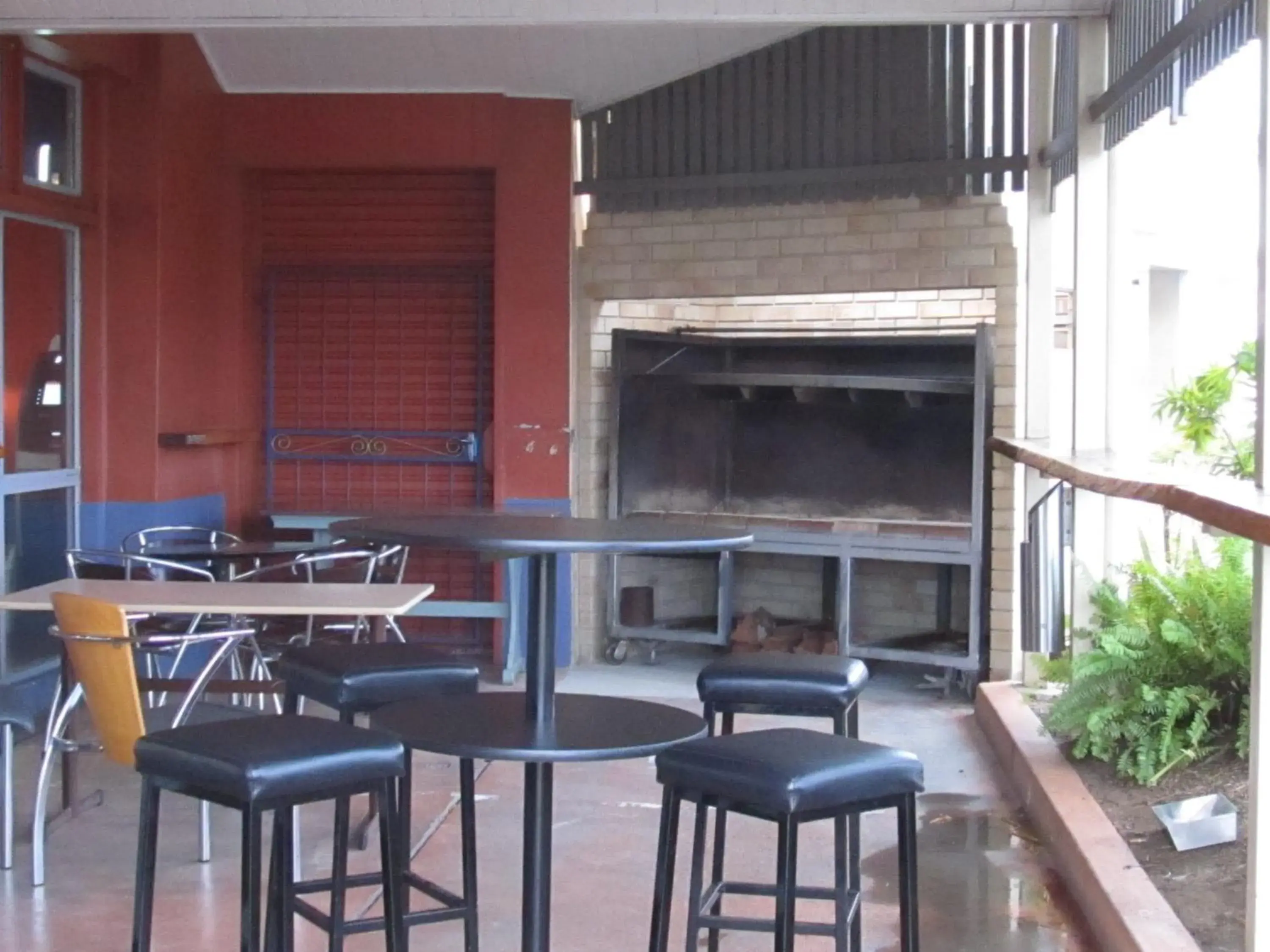 Balcony/Terrace, Restaurant/Places to Eat in SunPalms Motel