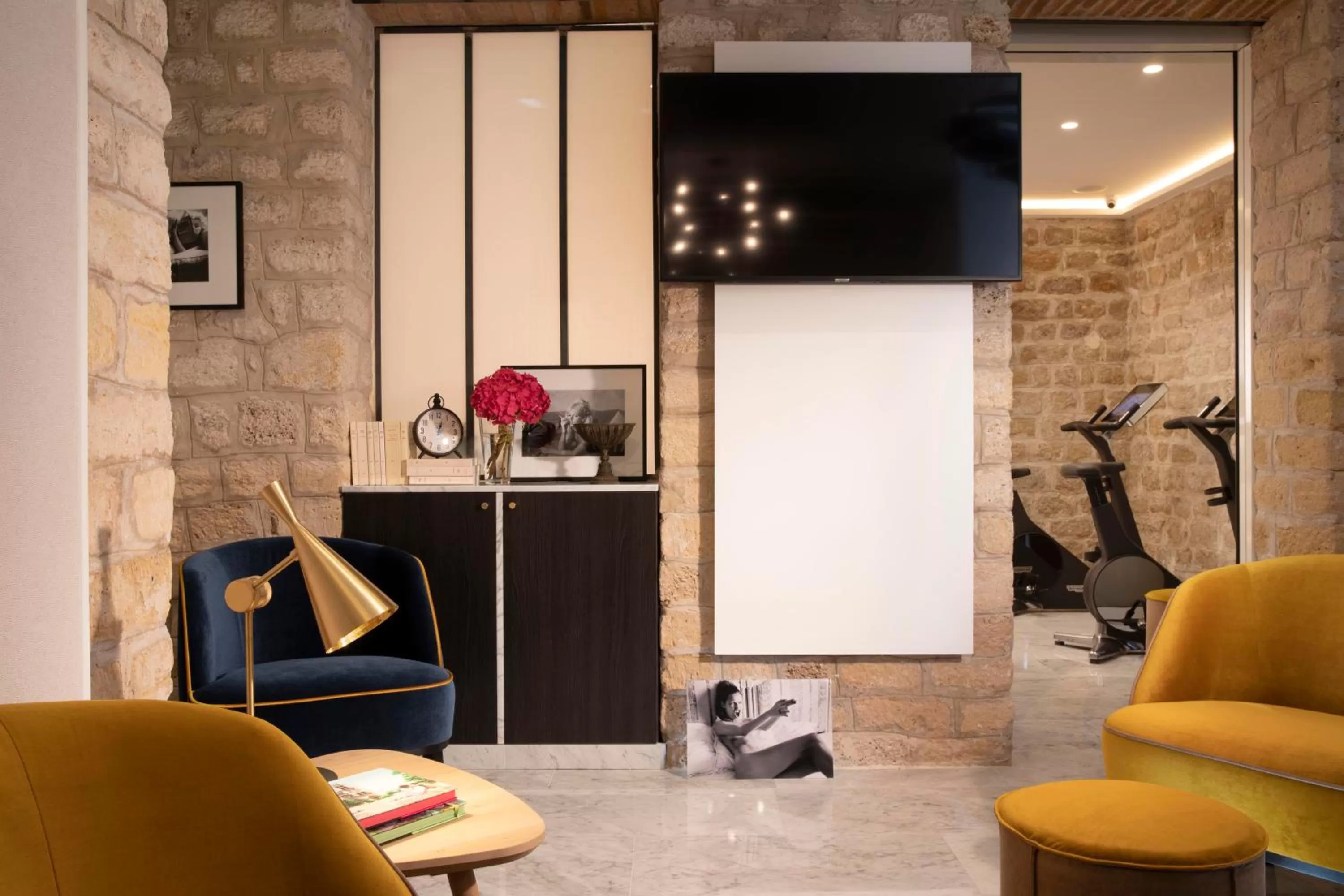 Fitness centre/facilities in Hôtel des Arts Montmartre