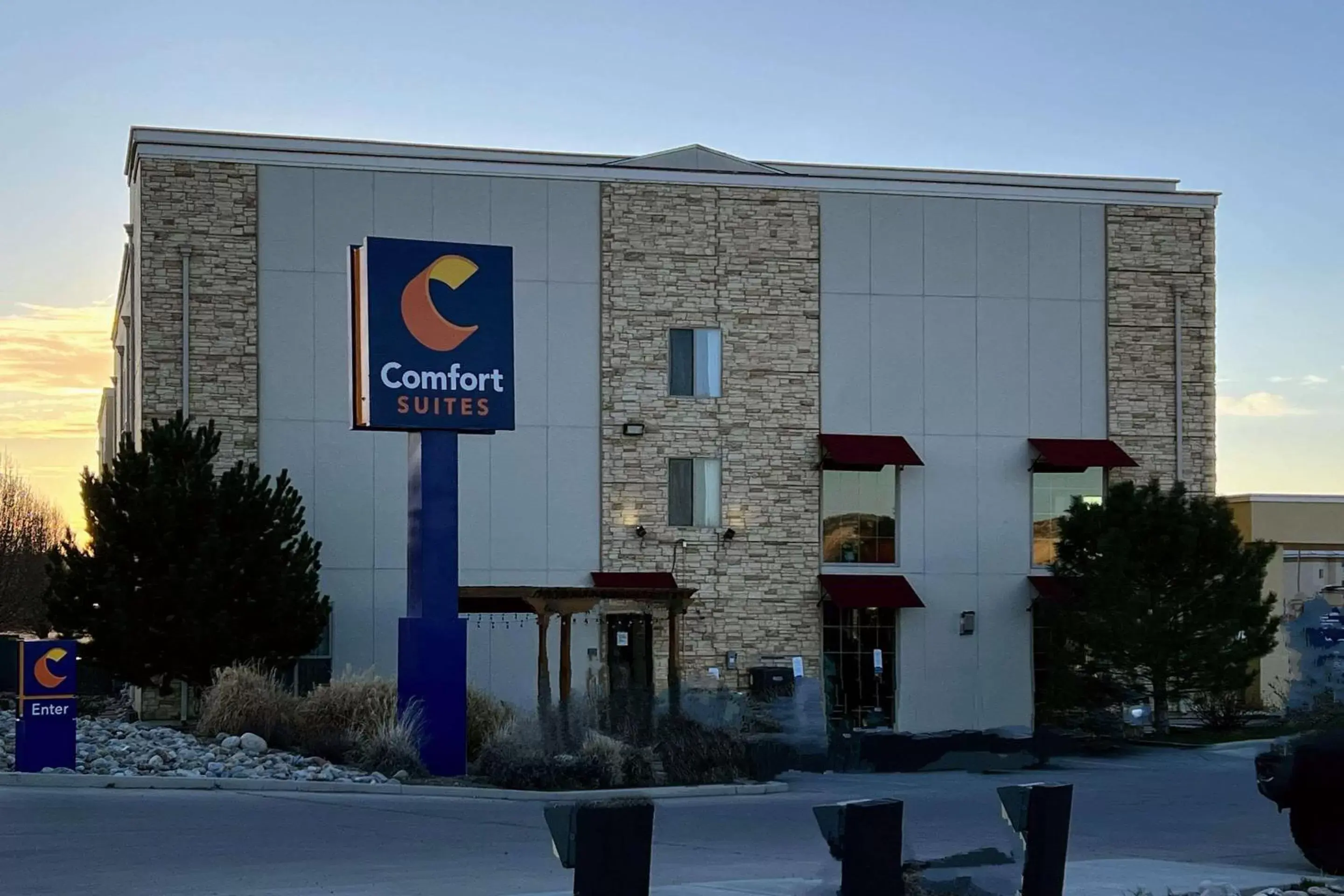 Property Building in Comfort Suites Farmington