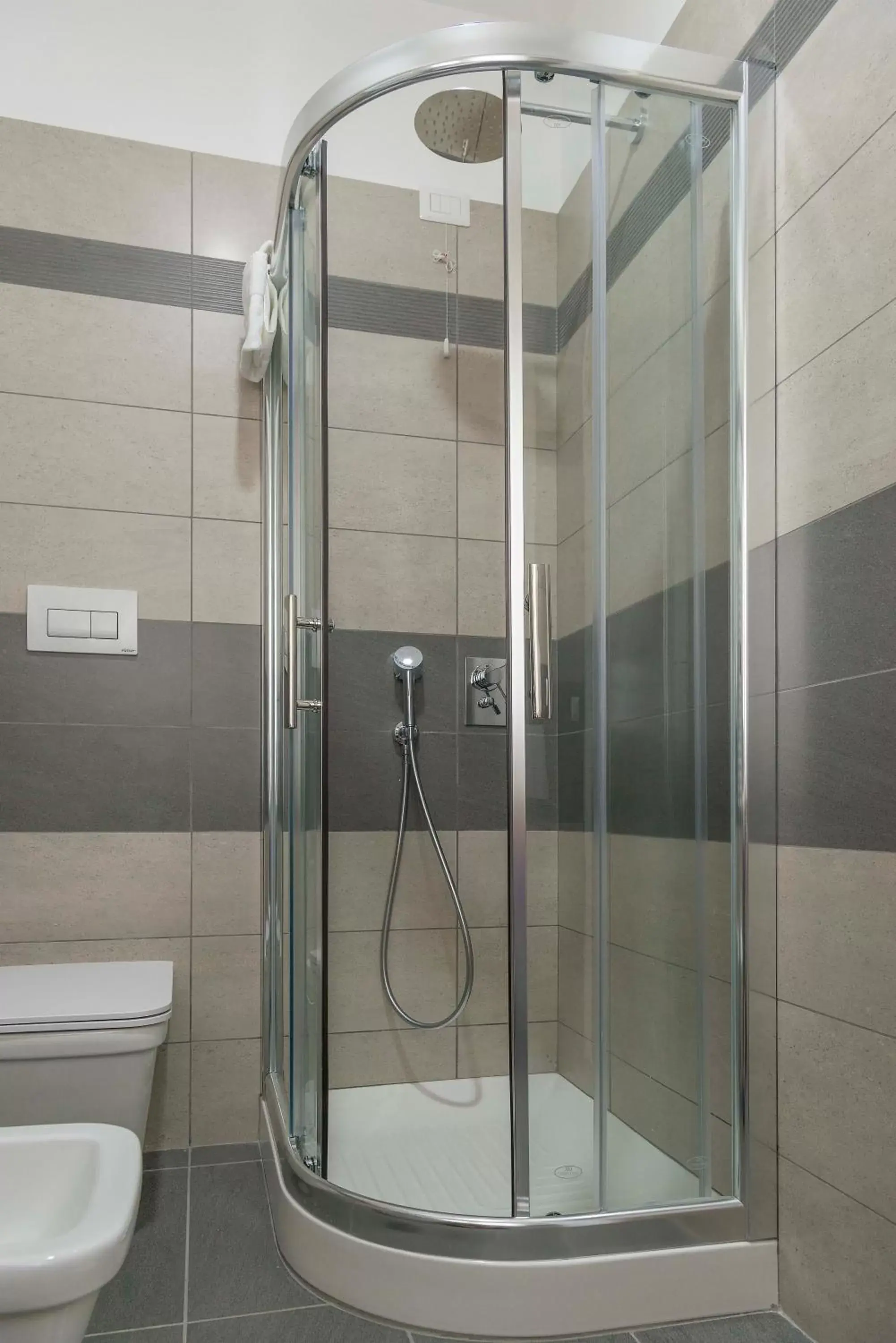 Shower, Bathroom in Hotel America