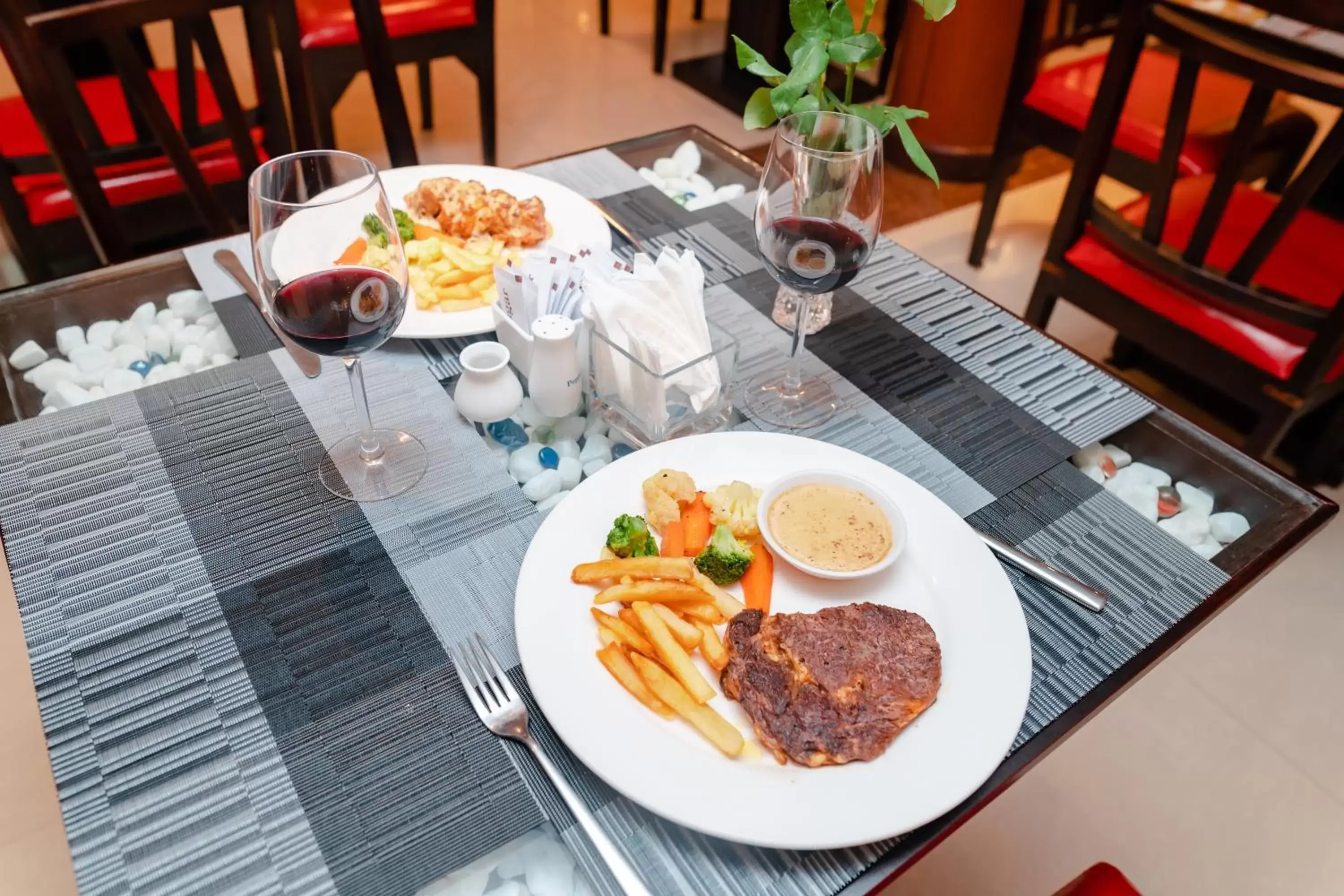 Food and drinks in Silver Mounts Hotel Food and drinks in Silver Mounts Hotel