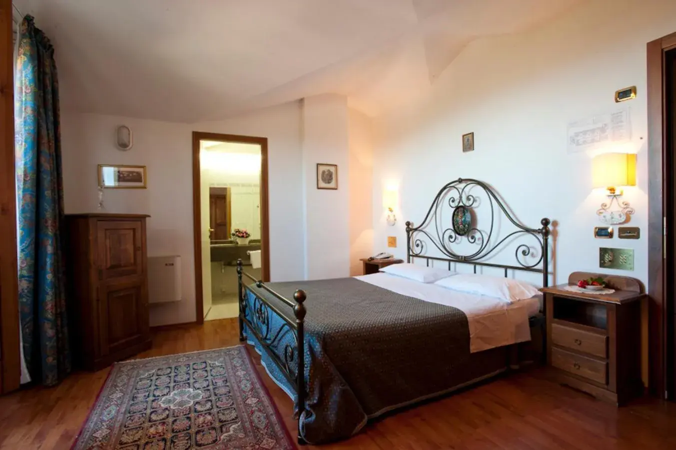 Bed in Albergo La Lanterna