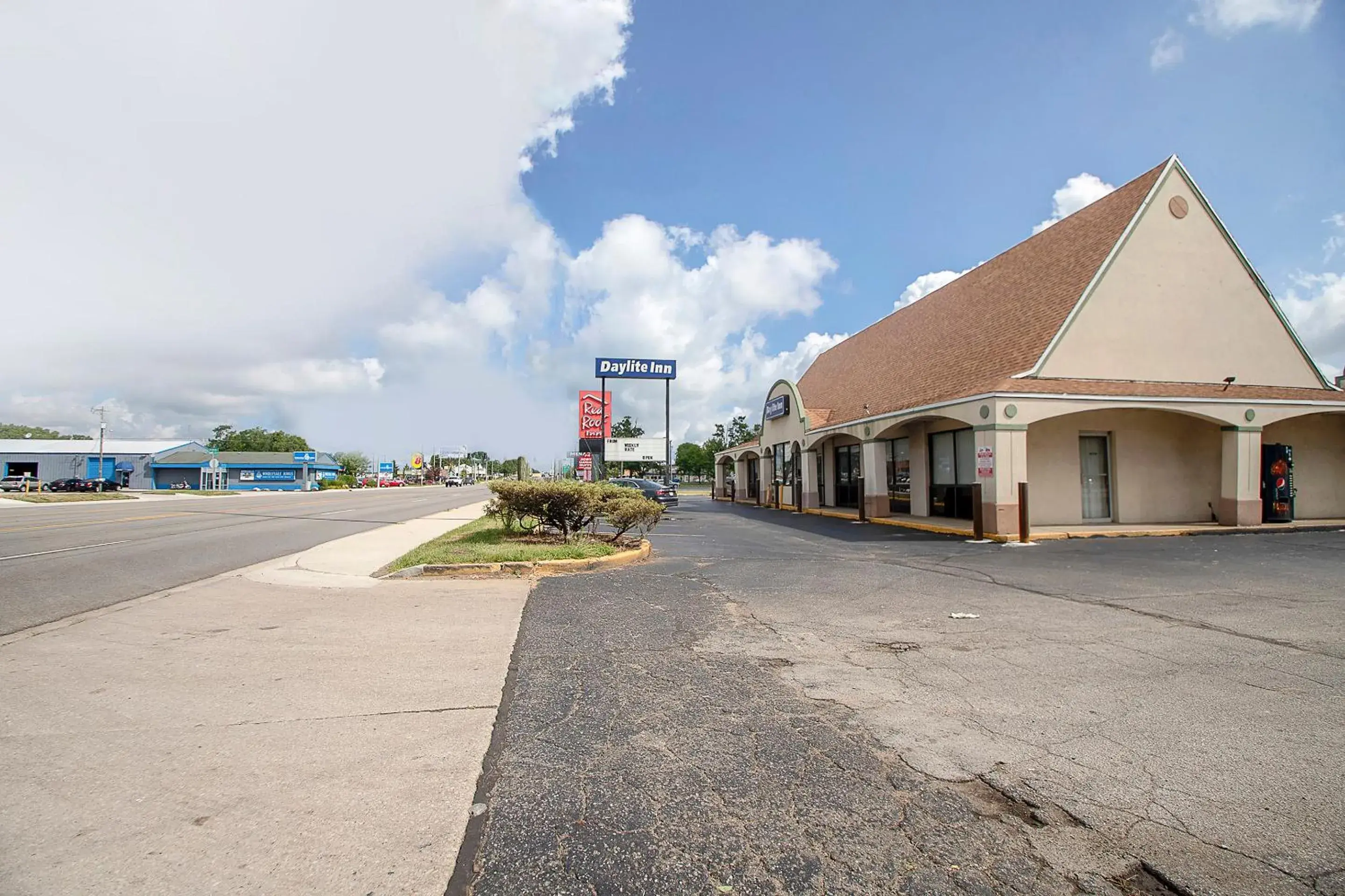 Facade/entrance, Property Building in Hotel O Daylight Inn Elkhart I-90, IN